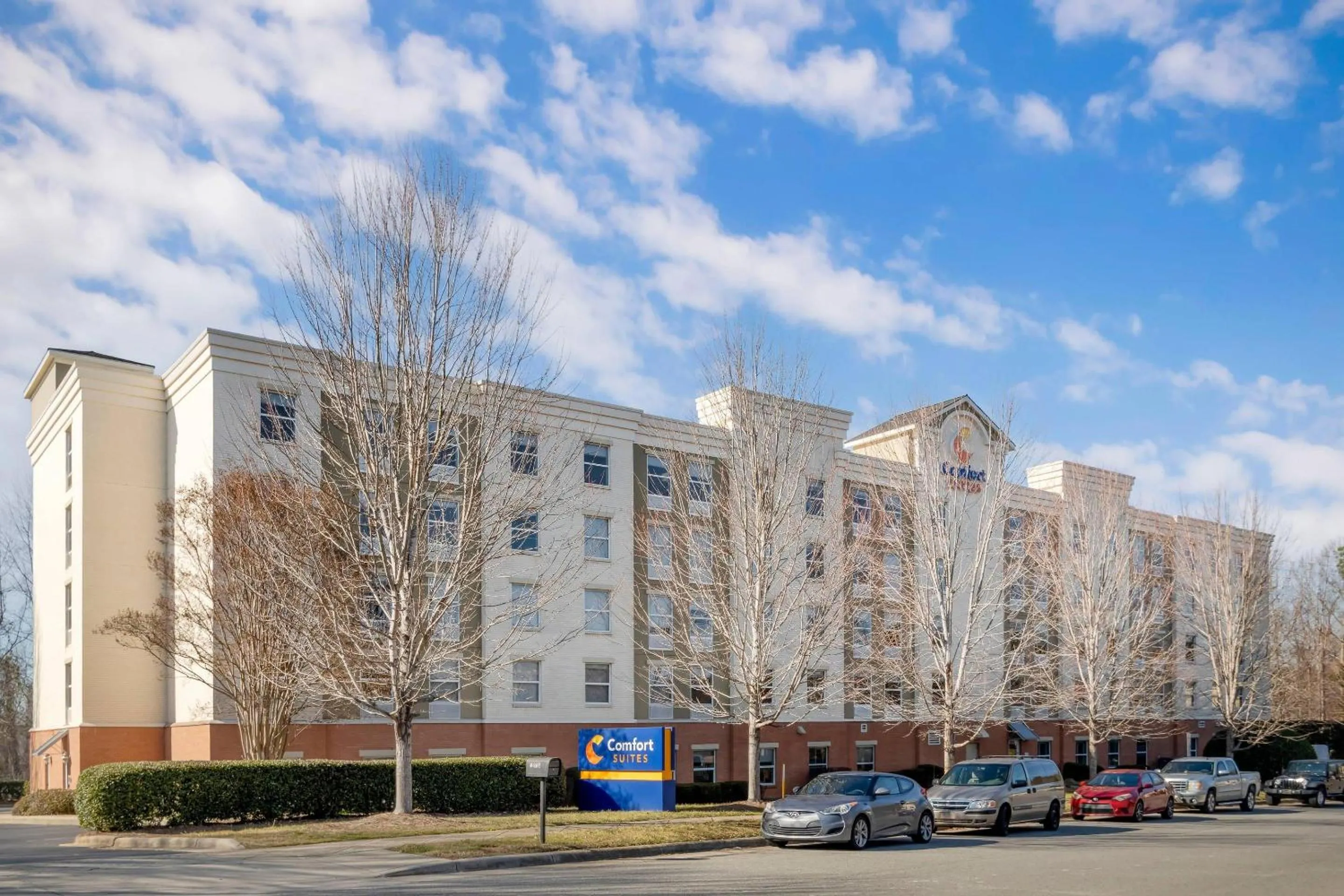 Property building in Comfort Suites near Birkdale Village- Huntersville