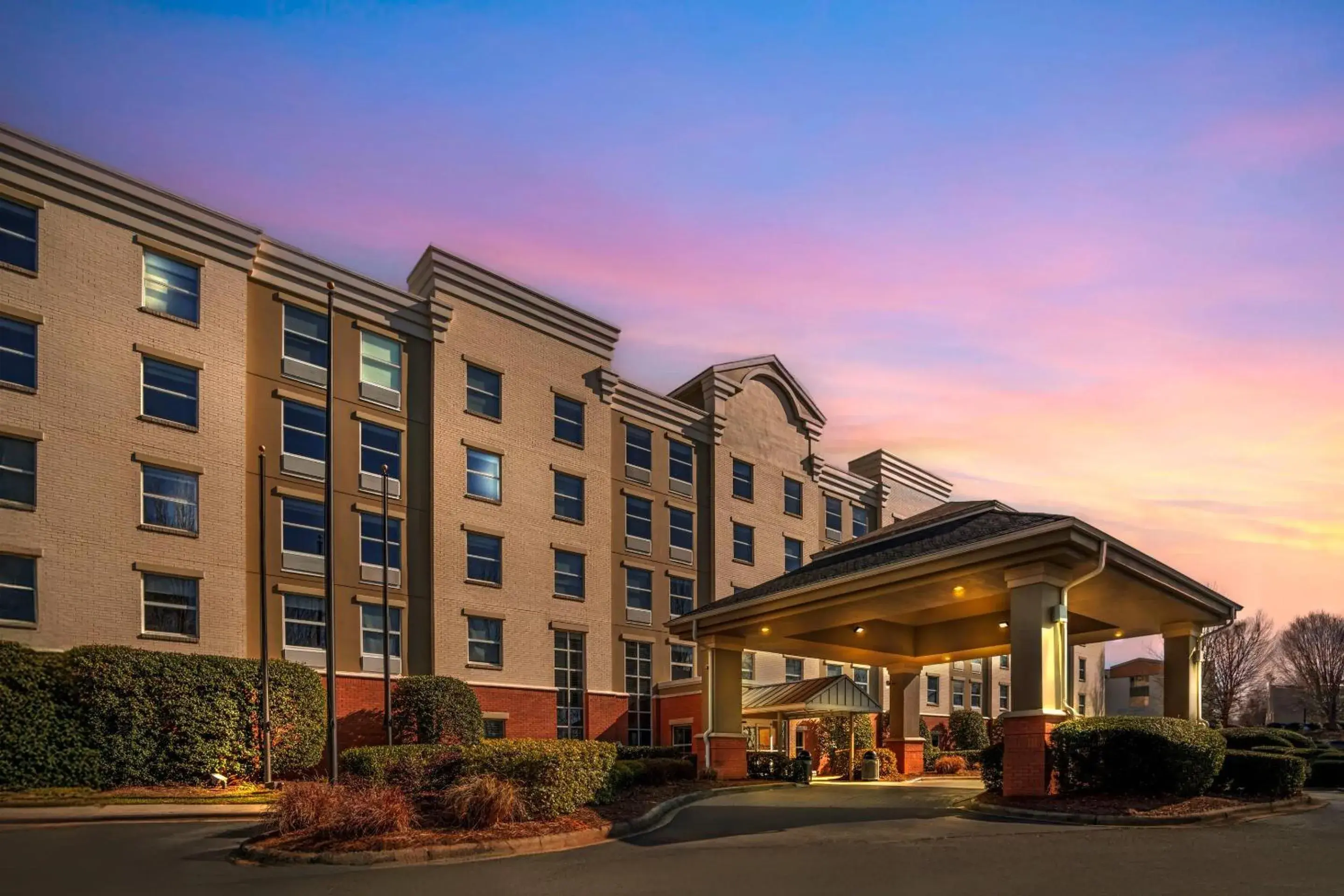 Property building in Comfort Suites near Birkdale Village- Huntersville Property building in Comfort Suites near Birkdale Village- Huntersville