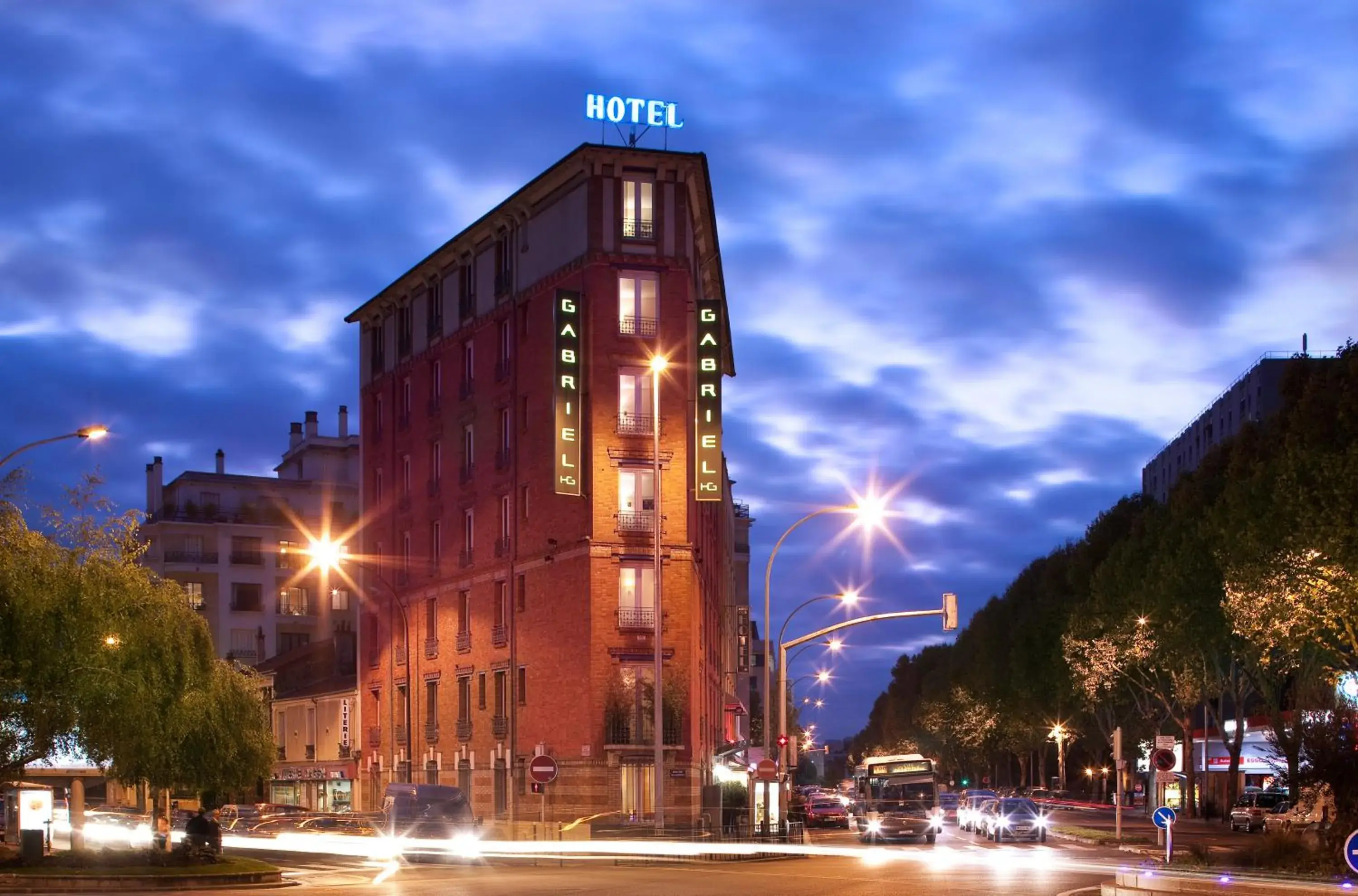 Property building in Hotel Gabriel Issy Paris Property building in Hotel Gabriel Issy Paris