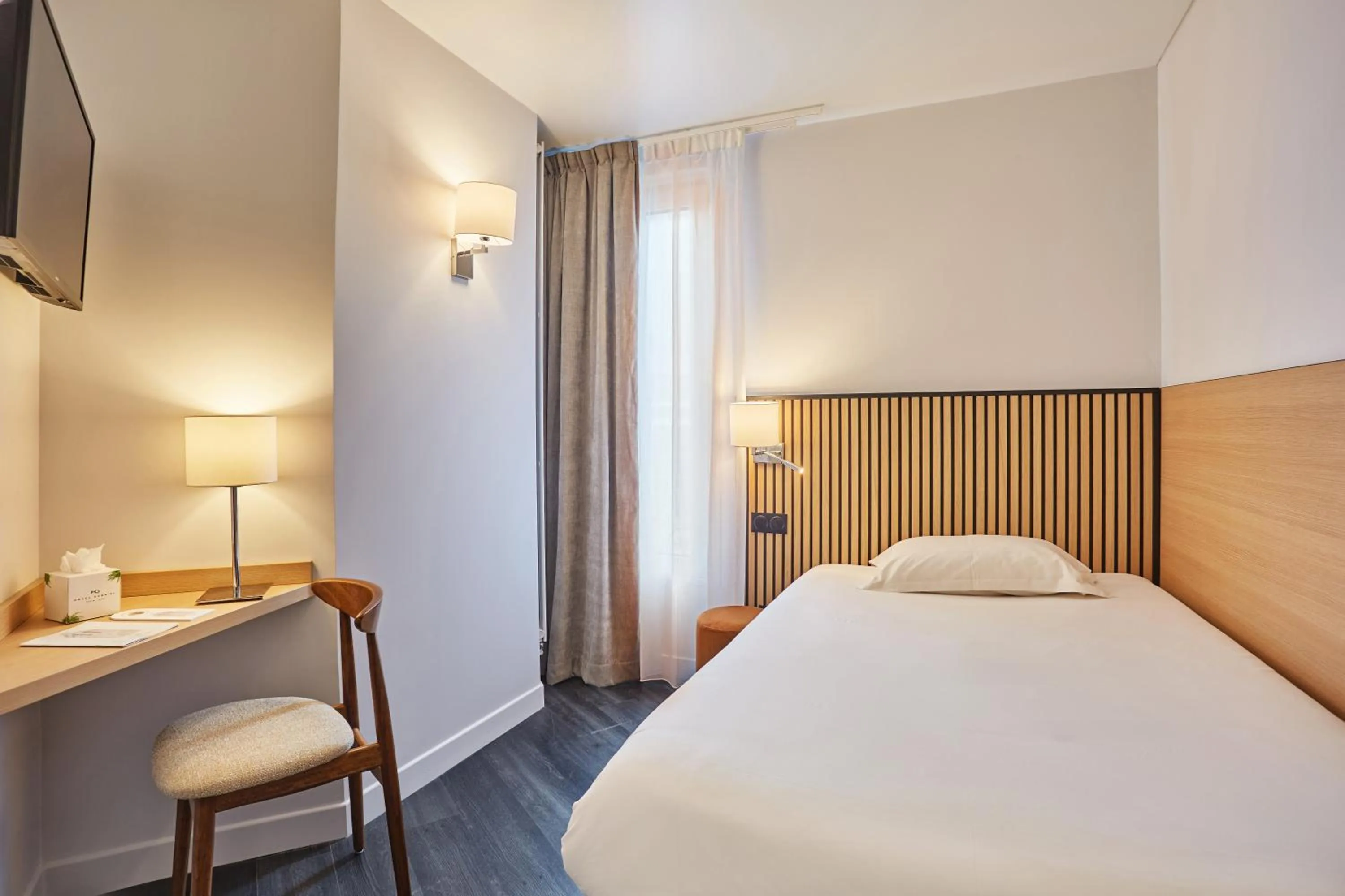 Bed in Hotel Gabriel Issy Paris