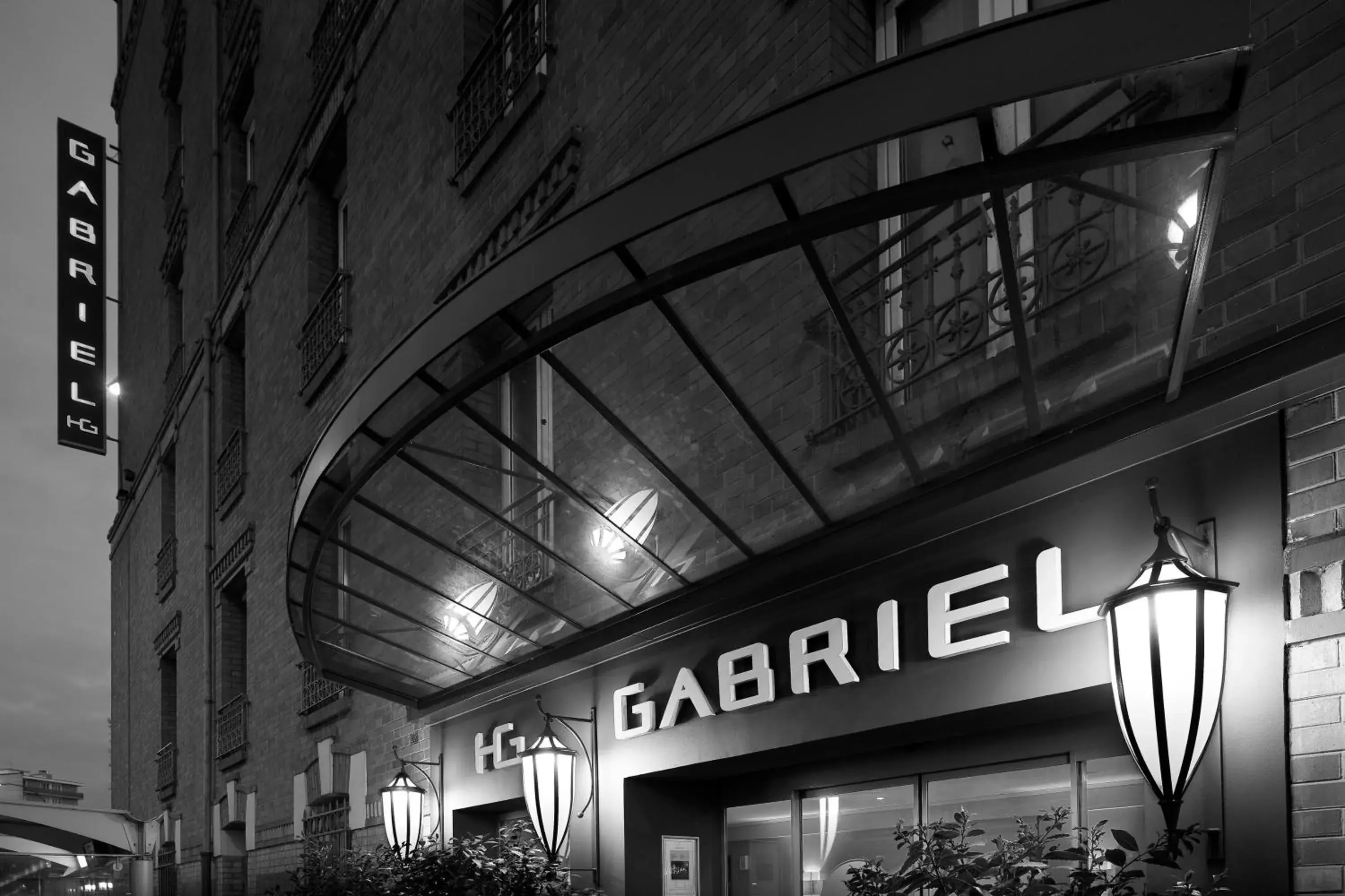 Property building in Hotel Gabriel Issy Paris Property building in Hotel Gabriel Issy Paris