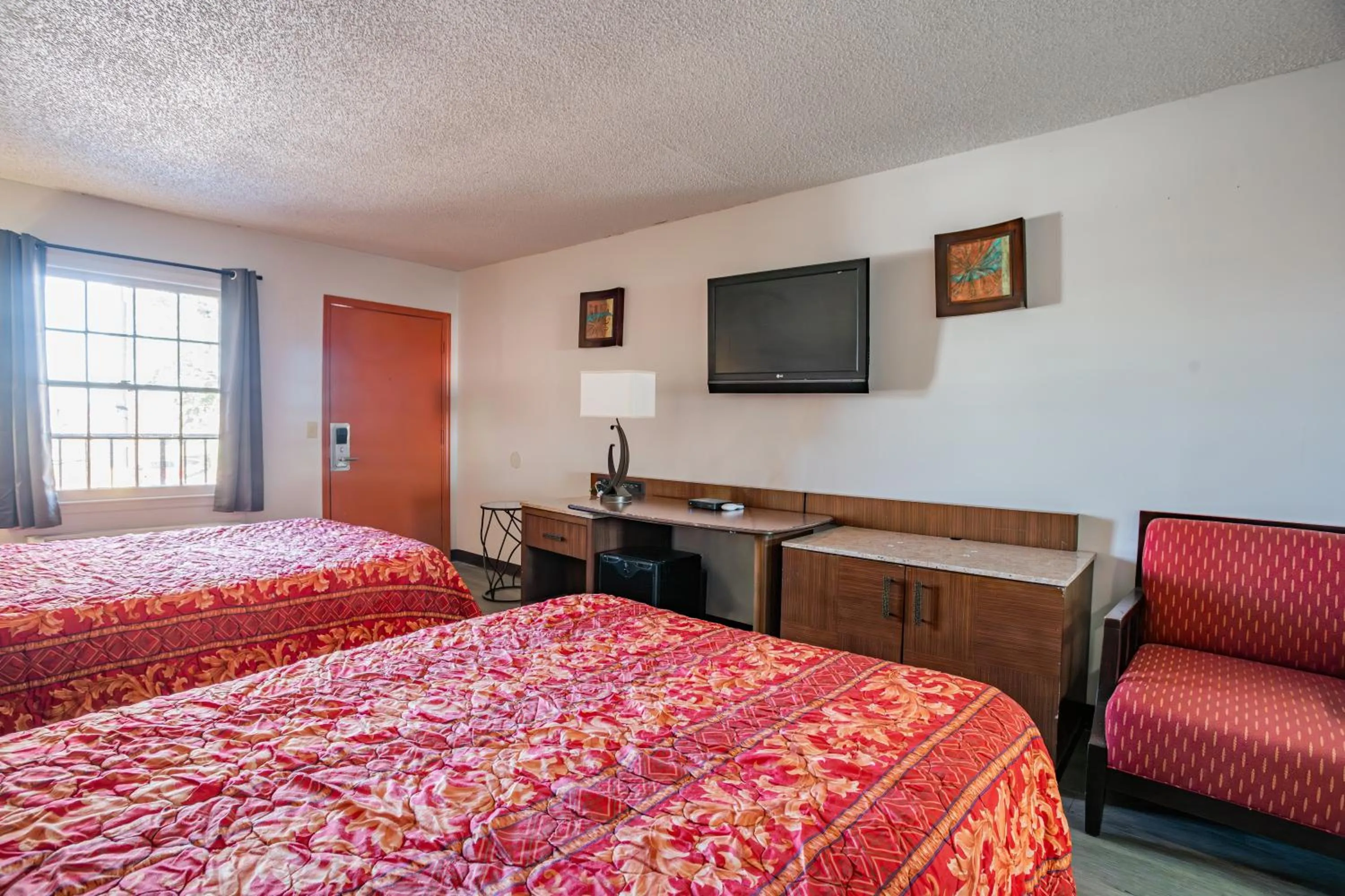 Bedroom, Bed in Southern Inn By OYO Walterboro I-95