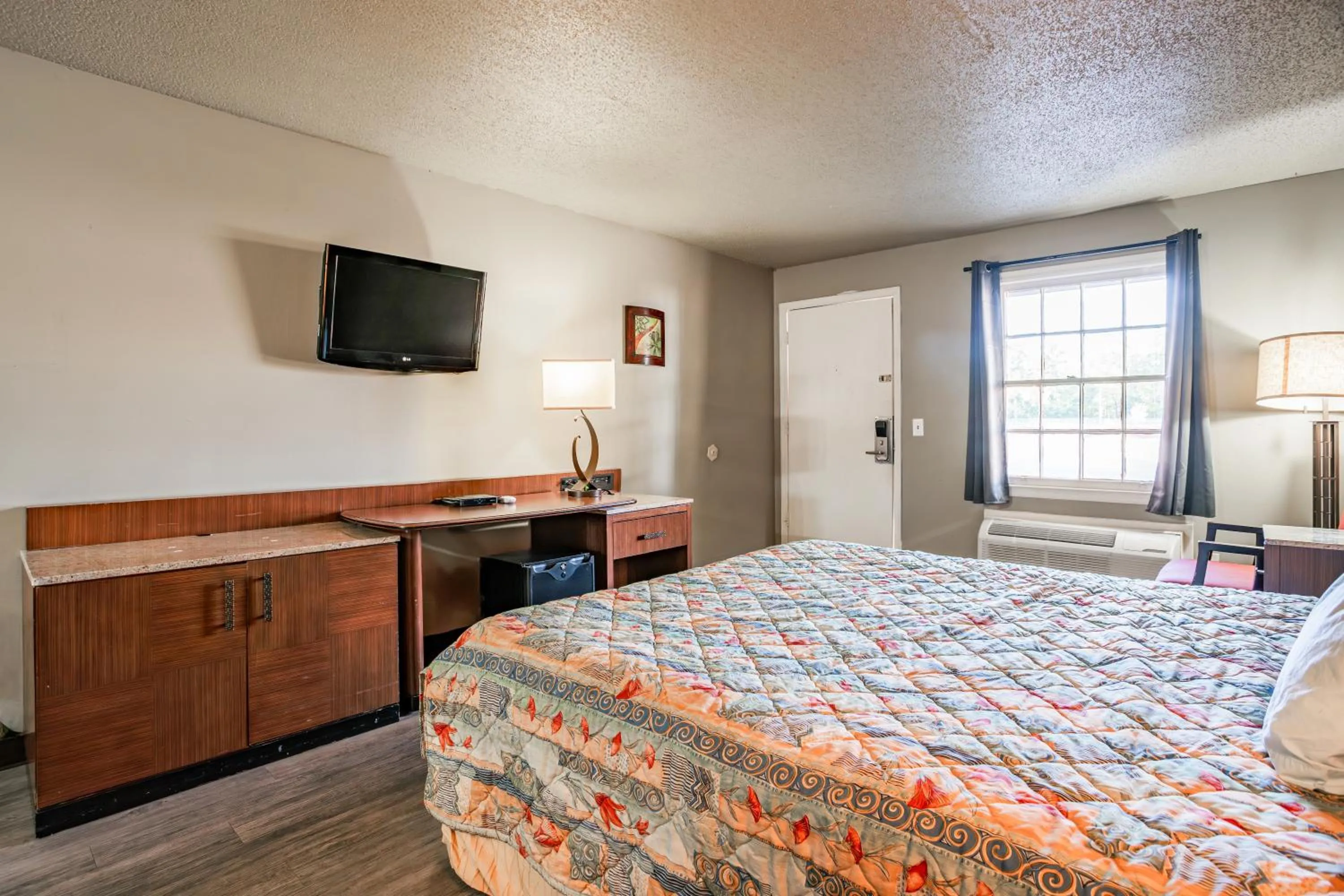 Bedroom, Bed in Southern Inn By OYO Walterboro I-95