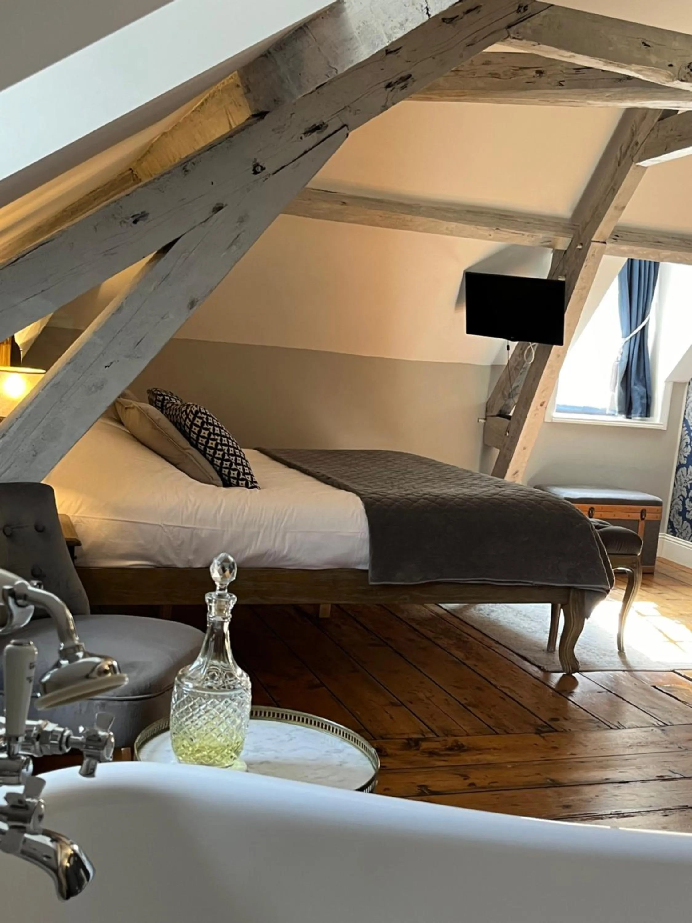 Deluxe Double Room with Bath in Chambres d'hôtes du château