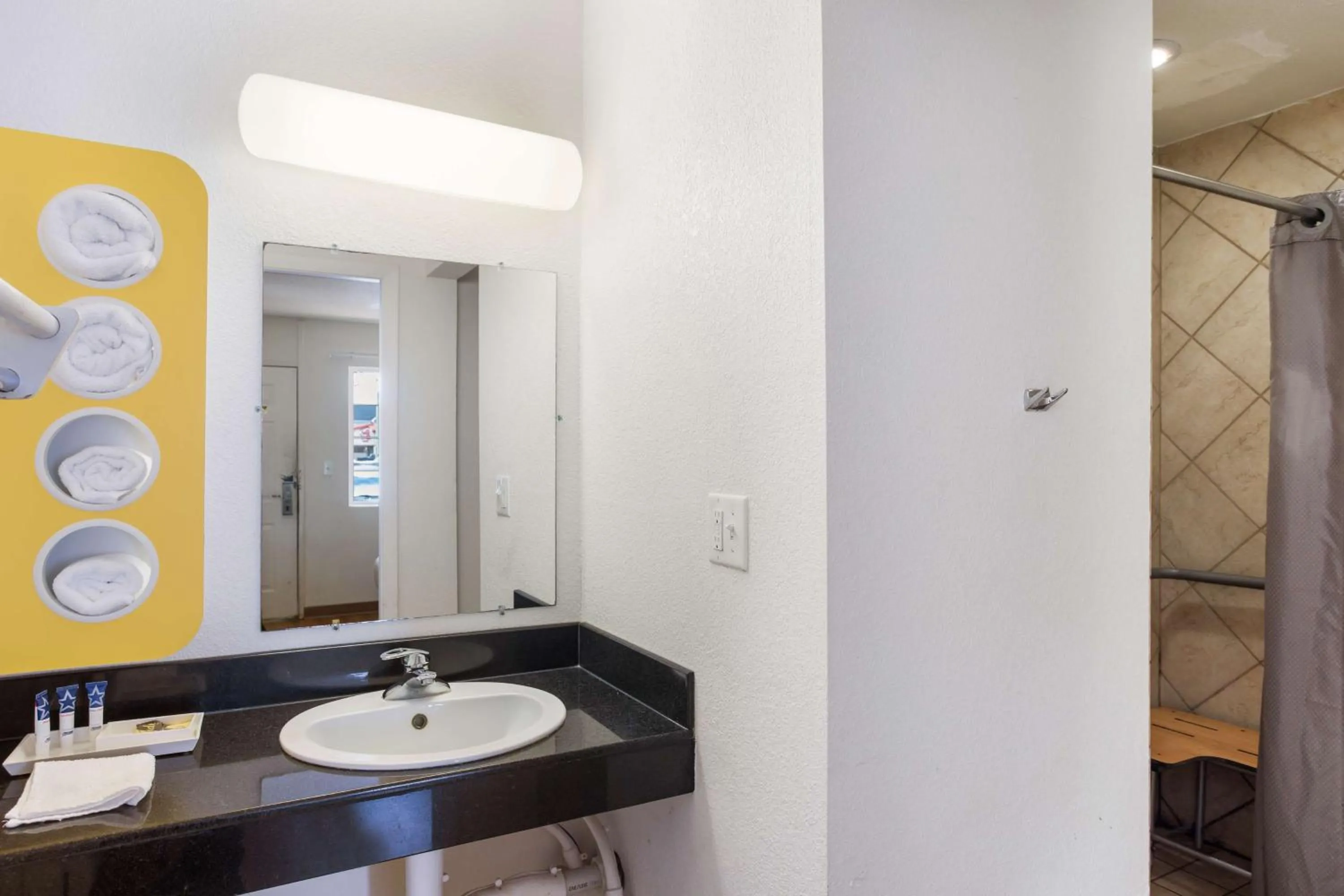 Photo of the whole room in Americas Best Value Inn Bowling Green