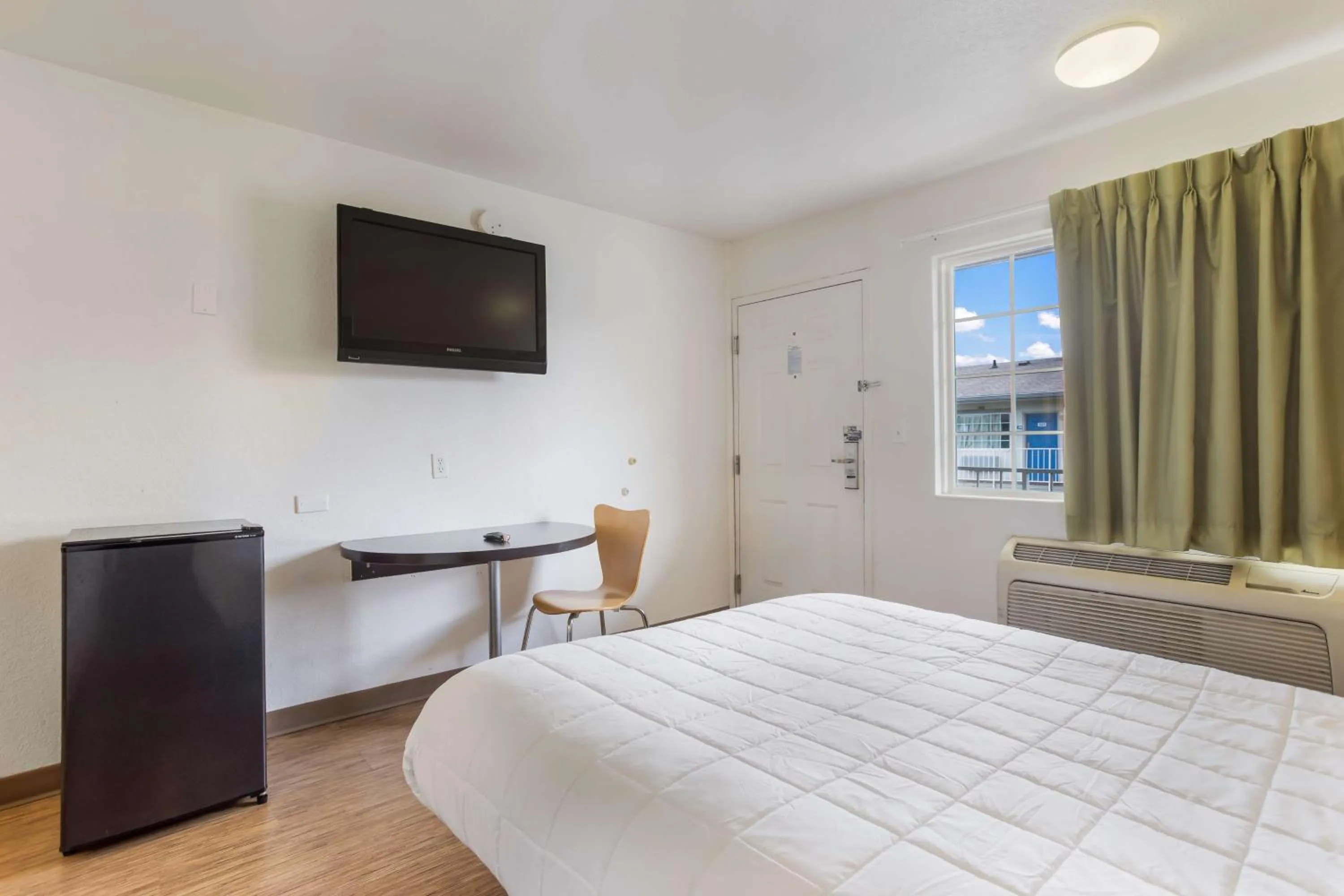 Bedroom, Bed in Americas Best Value Inn Bowling Green