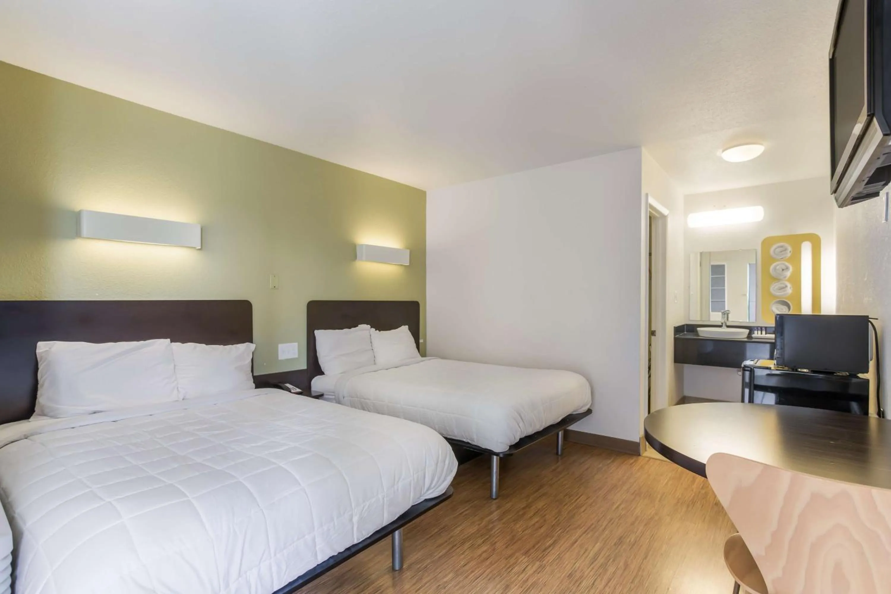 Bedroom, Bed in Americas Best Value Inn Bowling Green