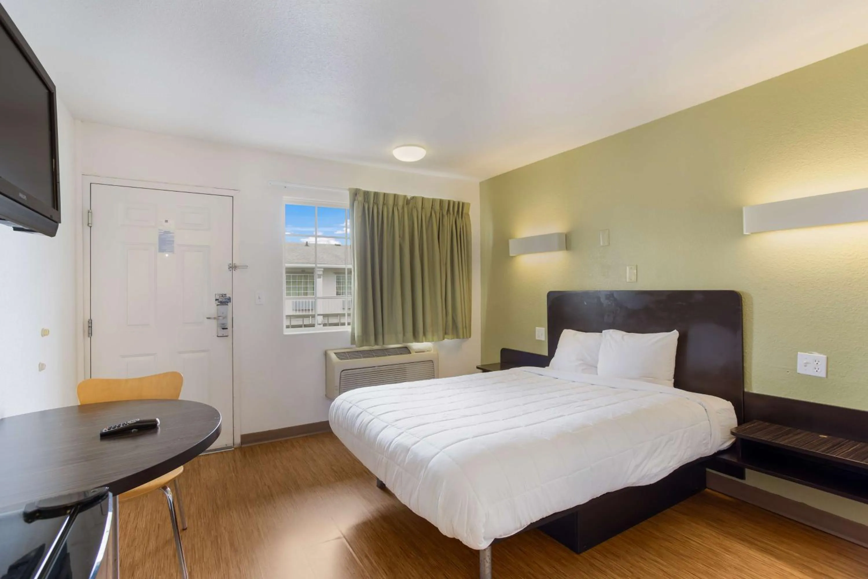 Bedroom, Bed in Americas Best Value Inn Bowling Green