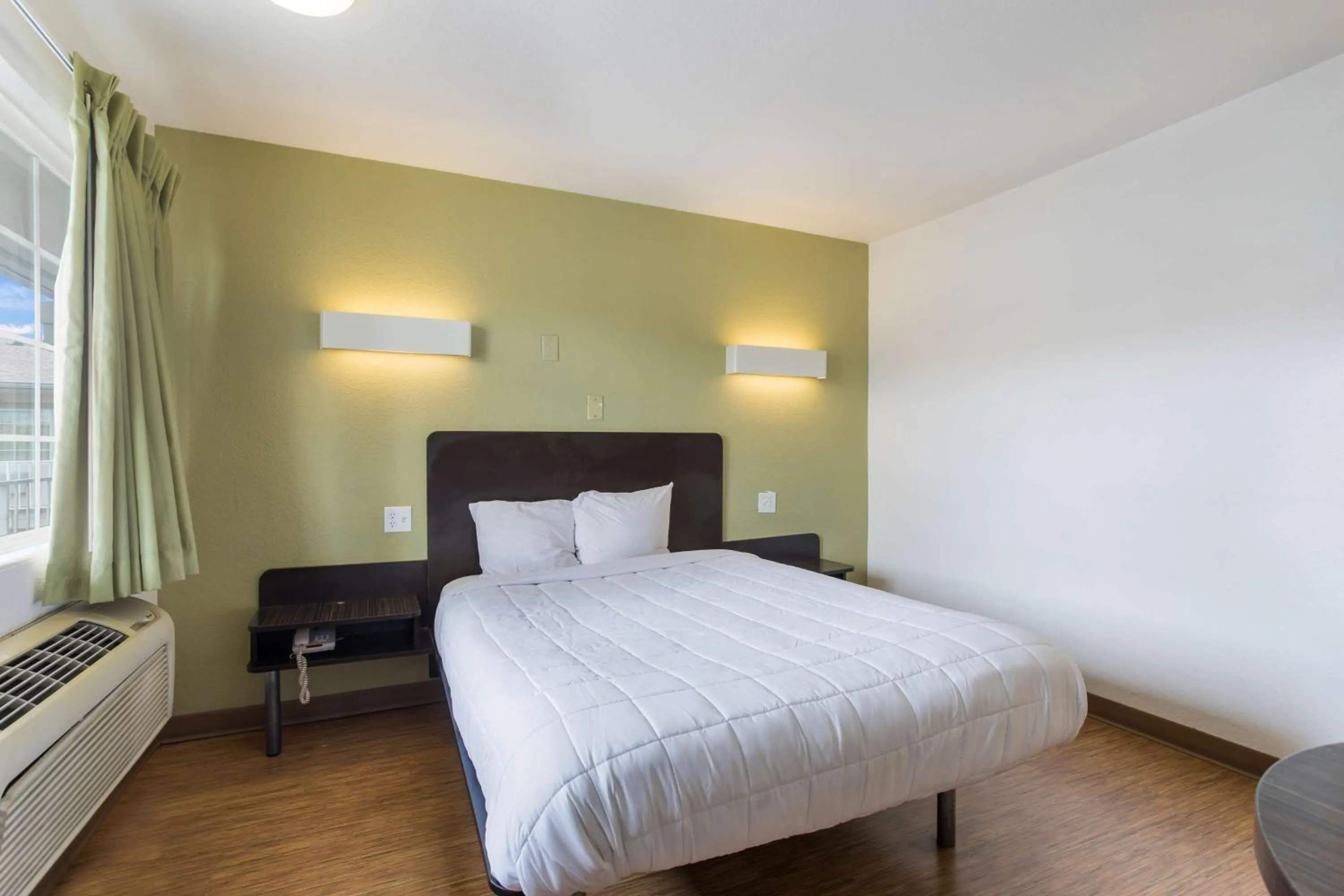 Bedroom, Bed in Americas Best Value Inn Bowling Green