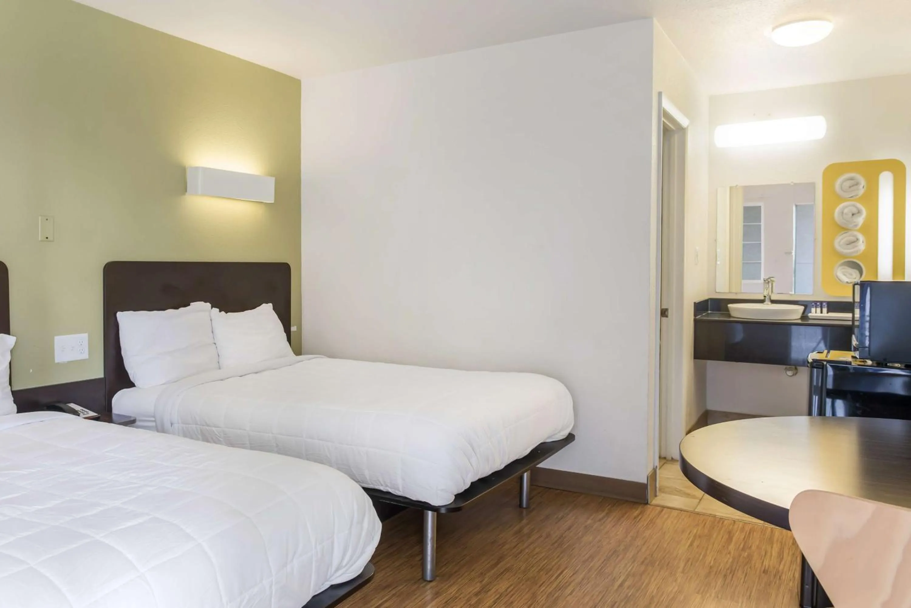 Bedroom, Bed in Americas Best Value Inn Bowling Green