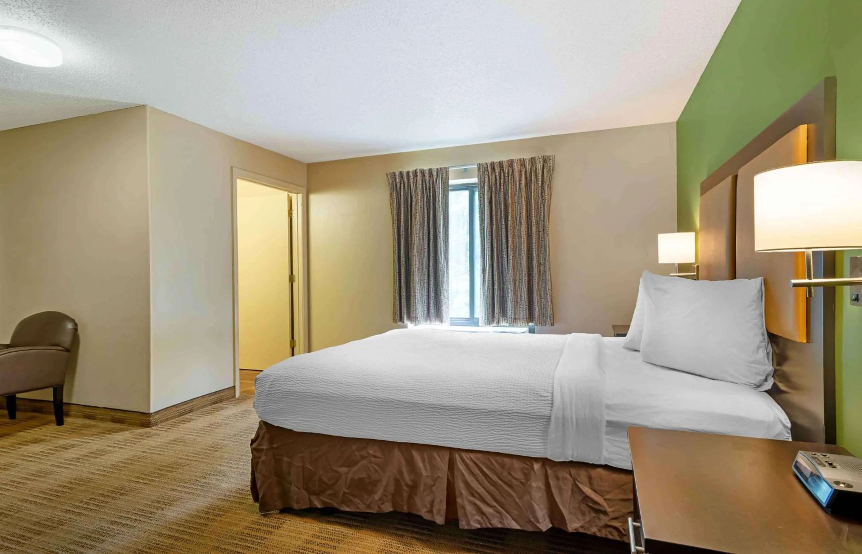 Bedroom, Bed in Extended Stay America Select Suites - Atlanta - Alpharetta - Northpoint - East