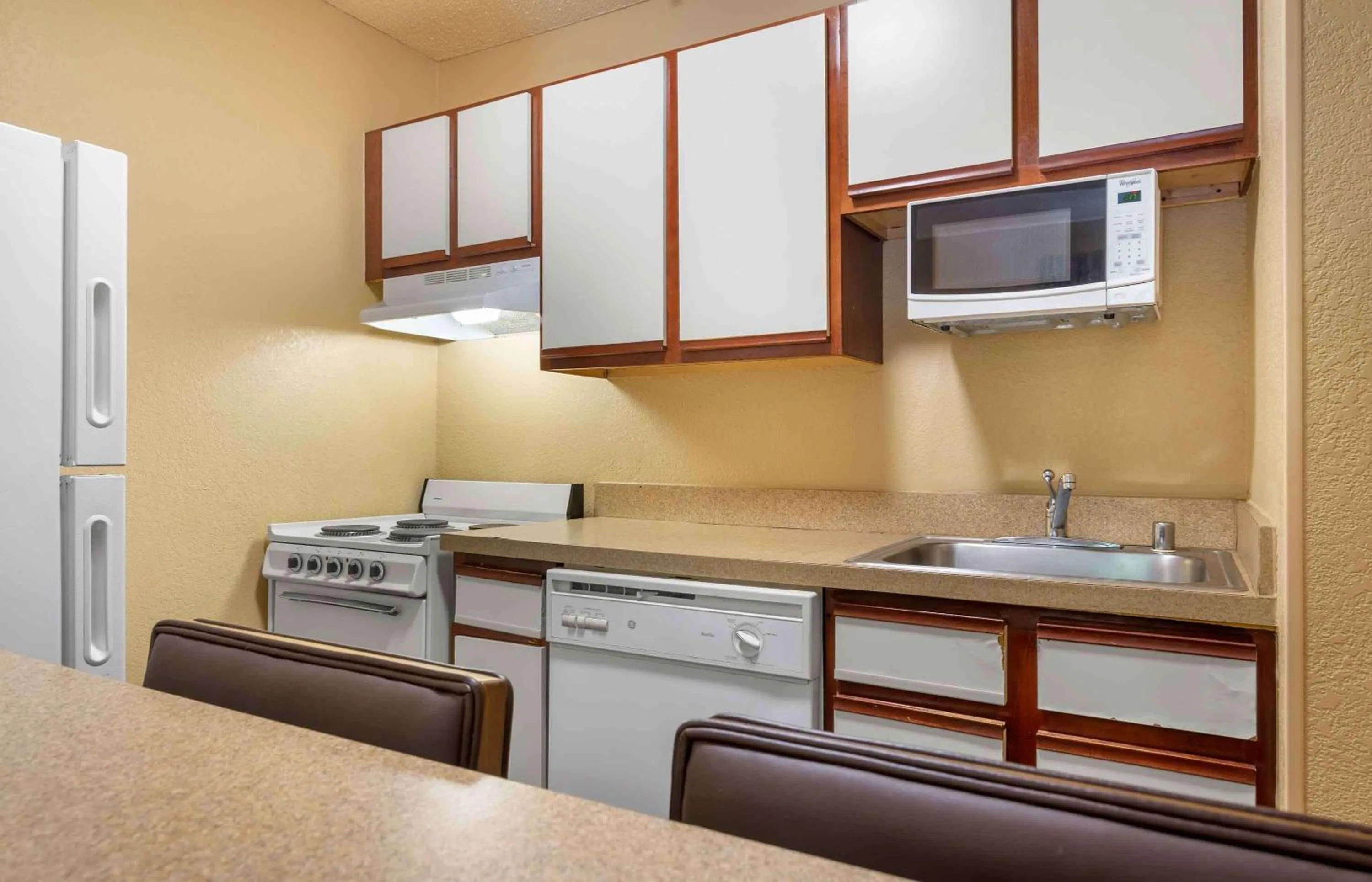 Kitchen or kitchenette in Extended Stay America Select Suites - Atlanta - Alpharetta - Northpoint - East