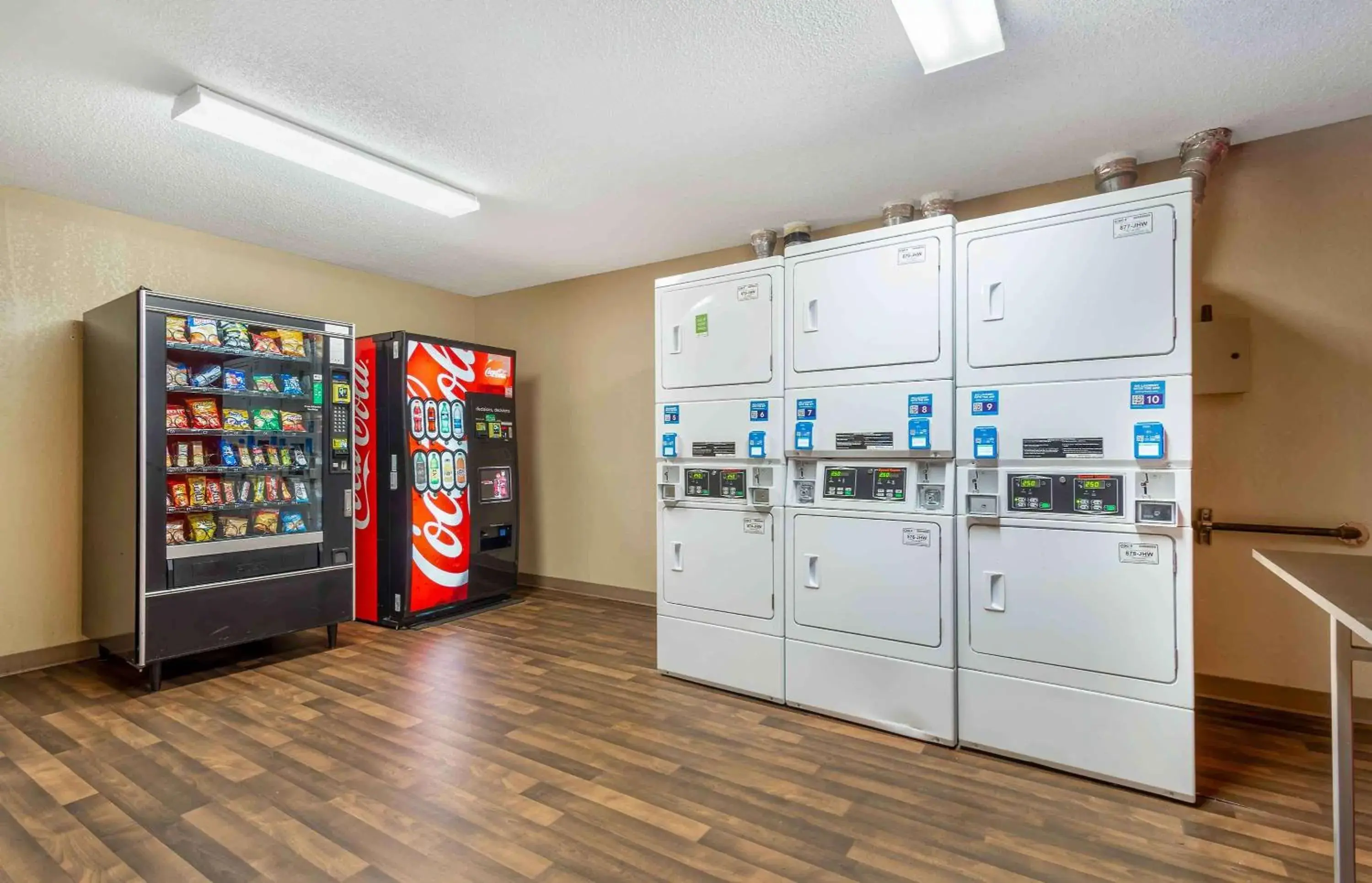 Property building in Extended Stay America Select Suites - Atlanta - Alpharetta - Northpoint - East Property building in Extended Stay America Select Suites - Atlanta - Alpharetta - Northpoint - East