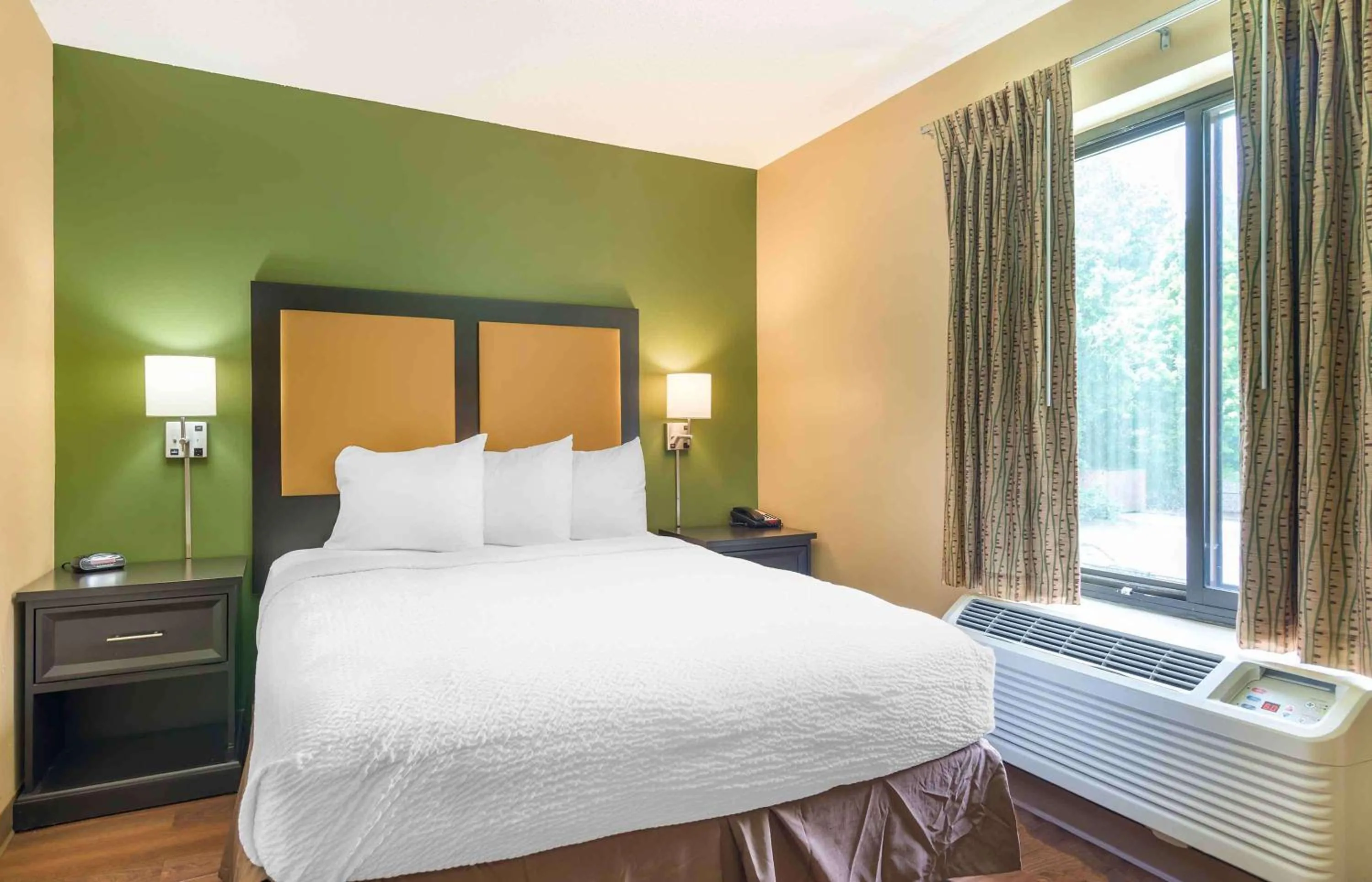 Bedroom, Bed in Extended Stay America Select Suites - Atlanta - Alpharetta - Northpoint - East