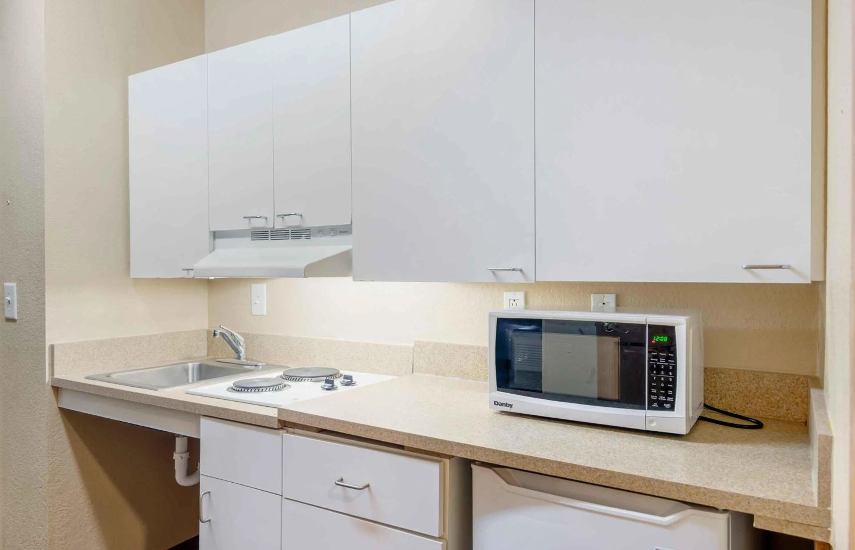 Kitchen or kitchenette in Extended Stay America Select Suites - Atlanta - Buckhead