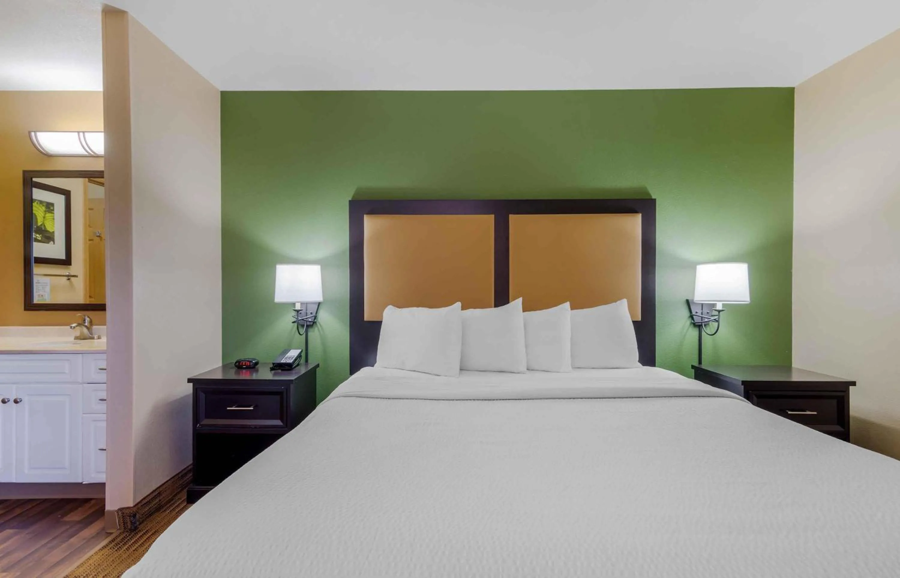 Bedroom, Bed in Extended Stay America Select Suites - Atlanta - Buckhead