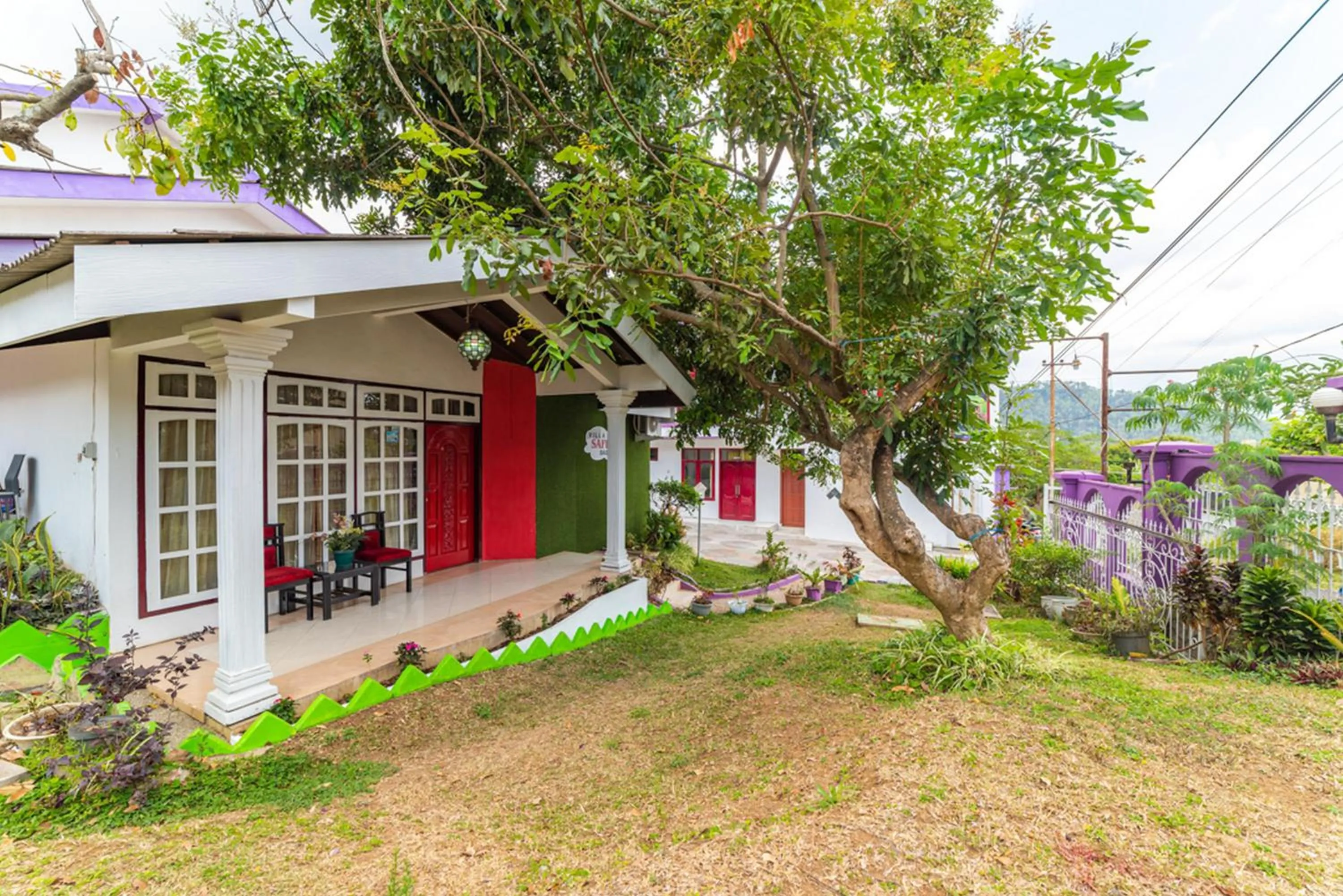 Facade/entrance in RedDoorz Syariah near Balai Kota Batu