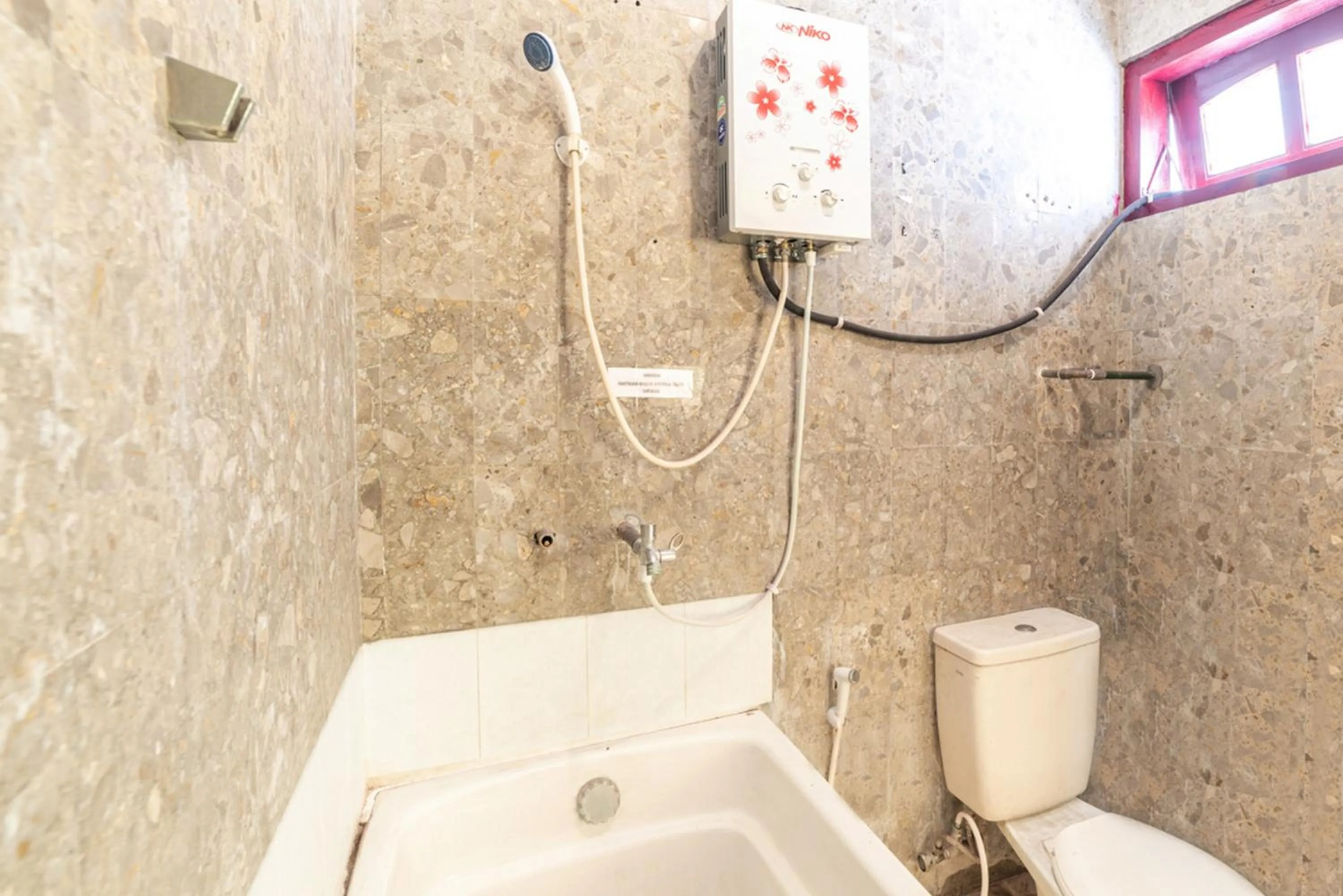 Bathroom in RedDoorz Syariah near Balai Kota Batu