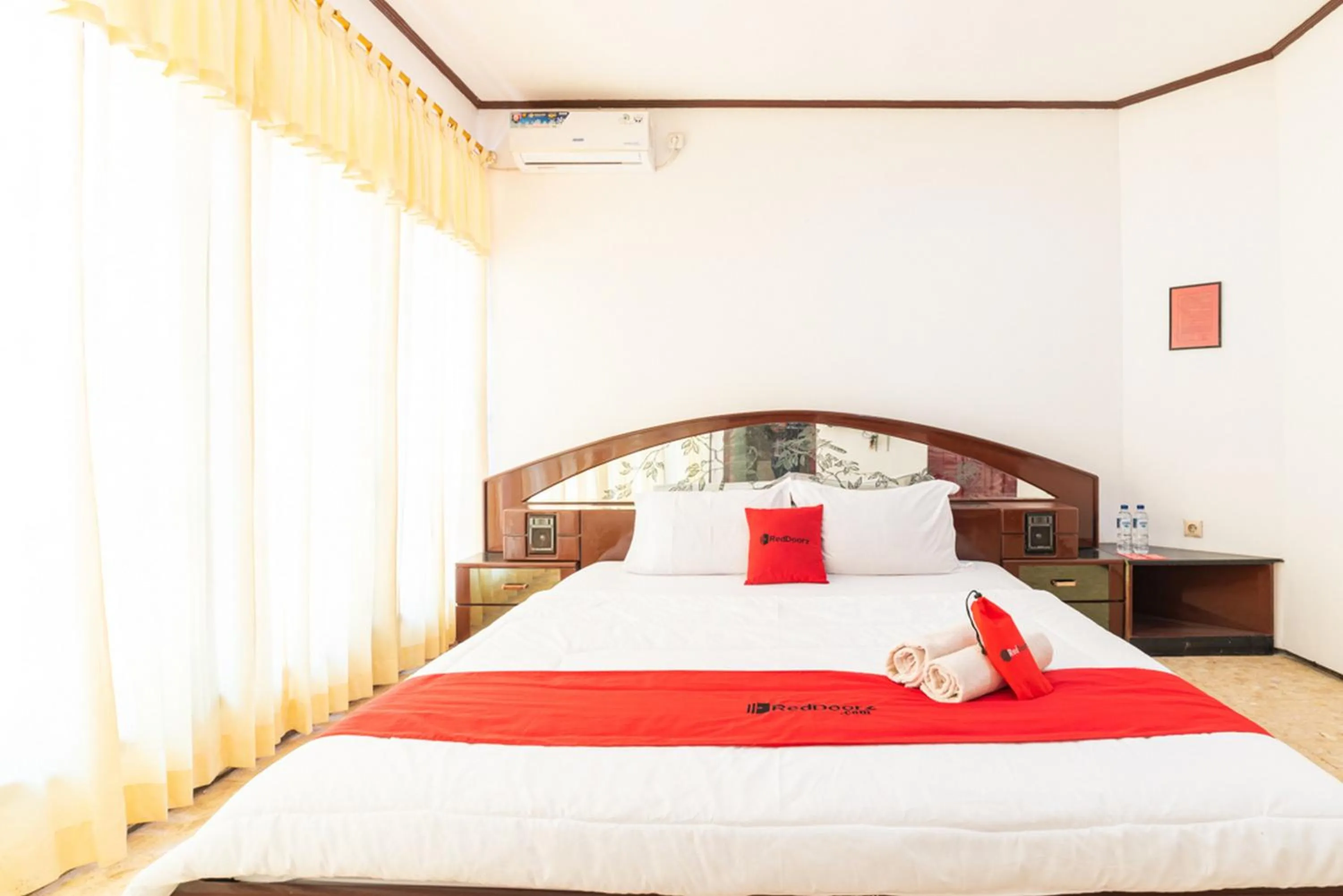 Bedroom, Bed in RedDoorz Syariah near Balai Kota Batu