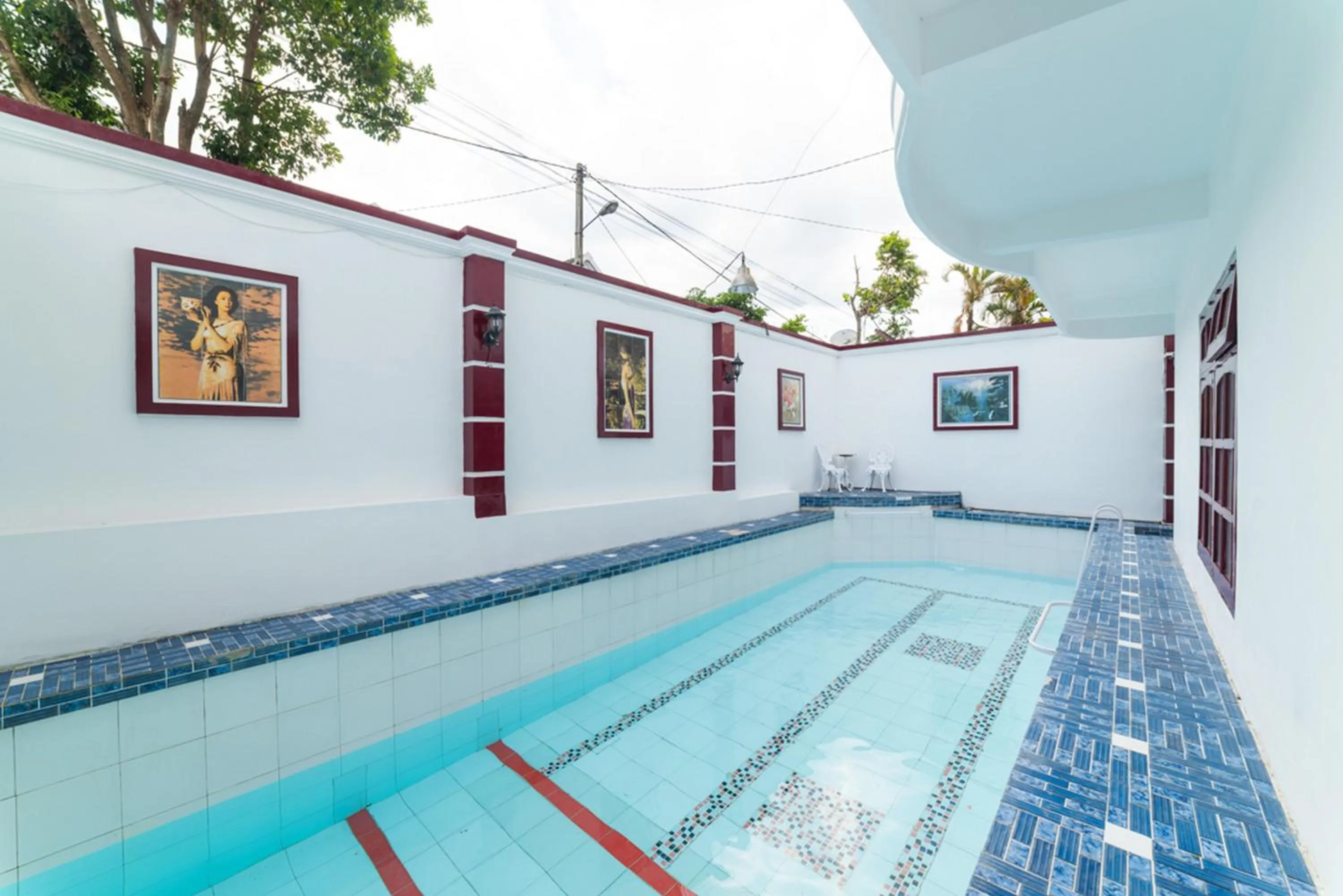 Swimming pool in RedDoorz Syariah near Balai Kota Batu
