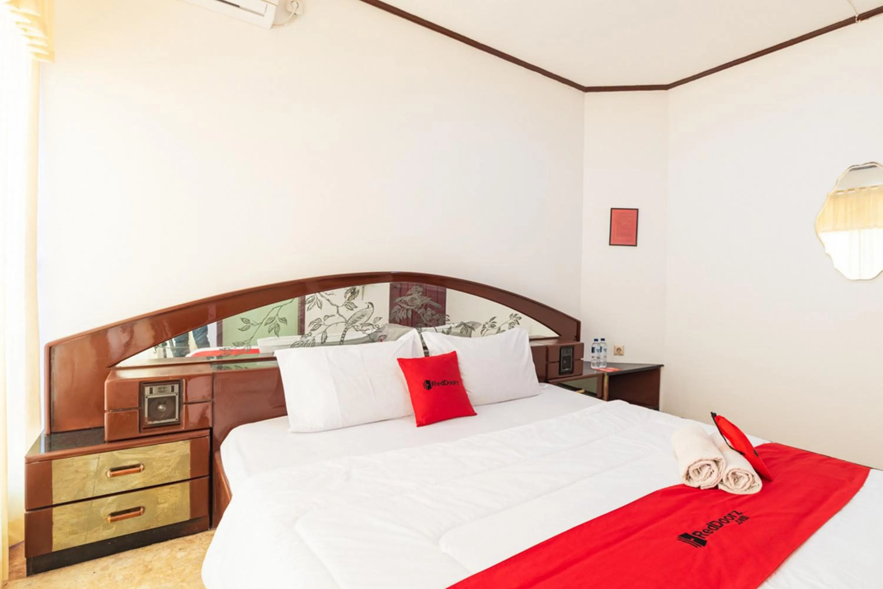 Bedroom, Bed in RedDoorz Syariah near Balai Kota Batu