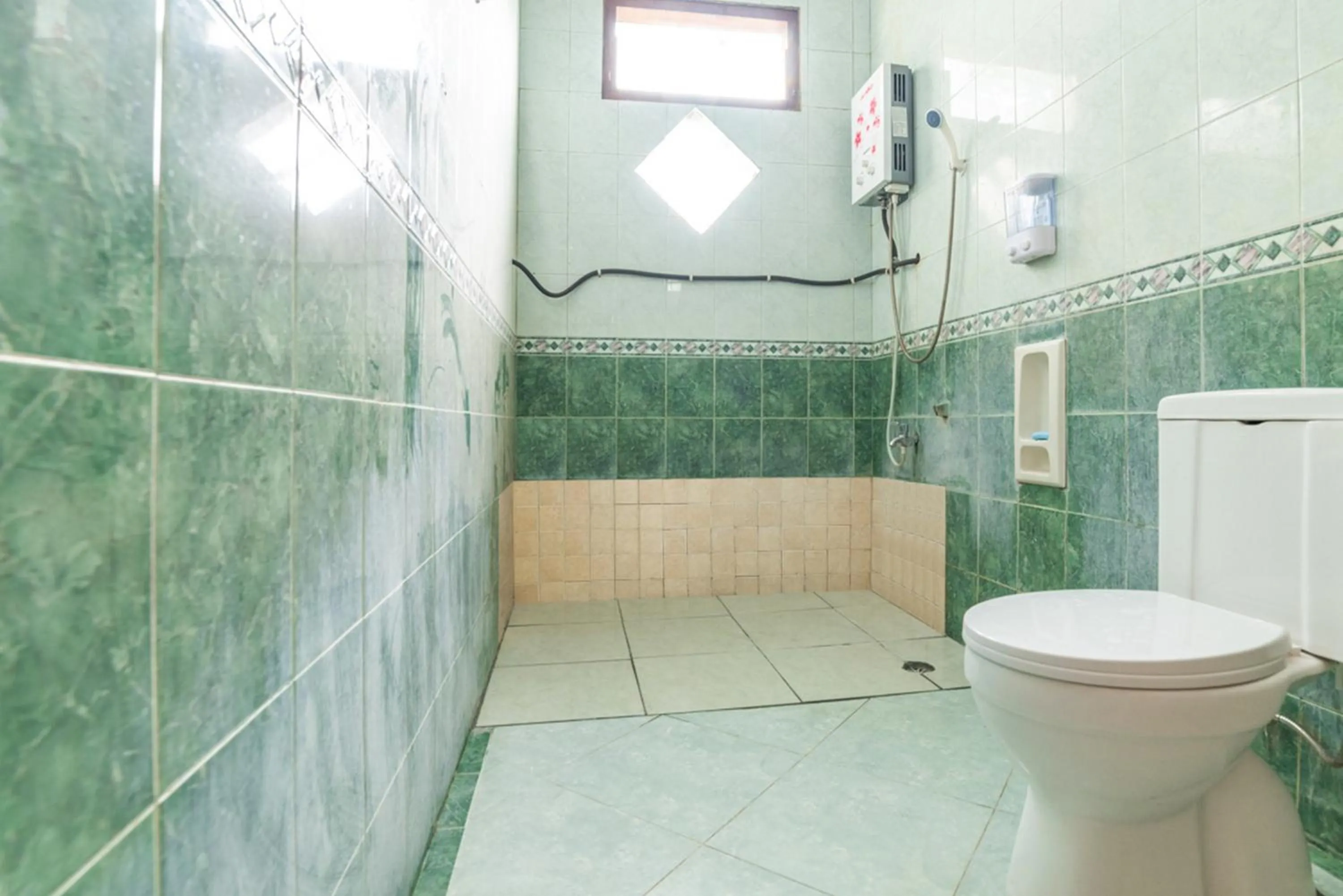 Bathroom in RedDoorz Syariah near Balai Kota Batu