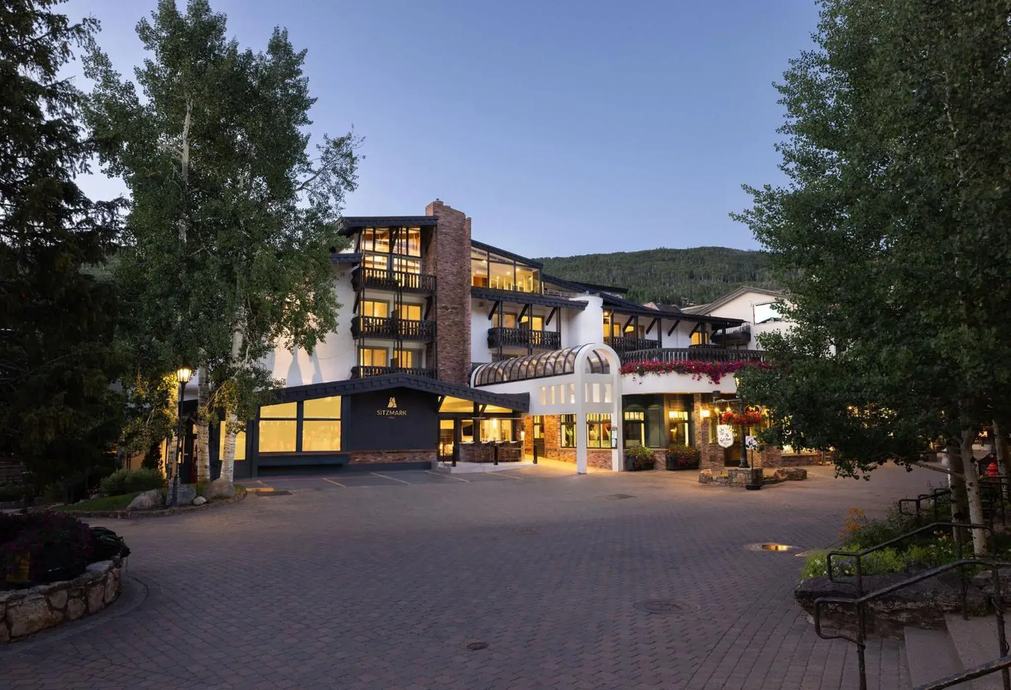Property building in Sitzmark Vail Property building in Sitzmark Vail