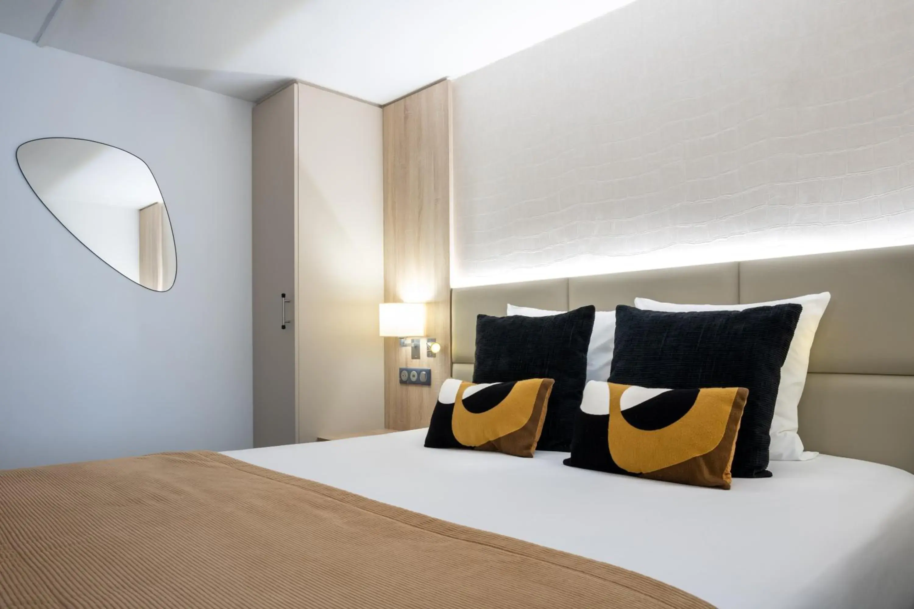 Bed in Kyriad Beaune Bed in Kyriad Beaune