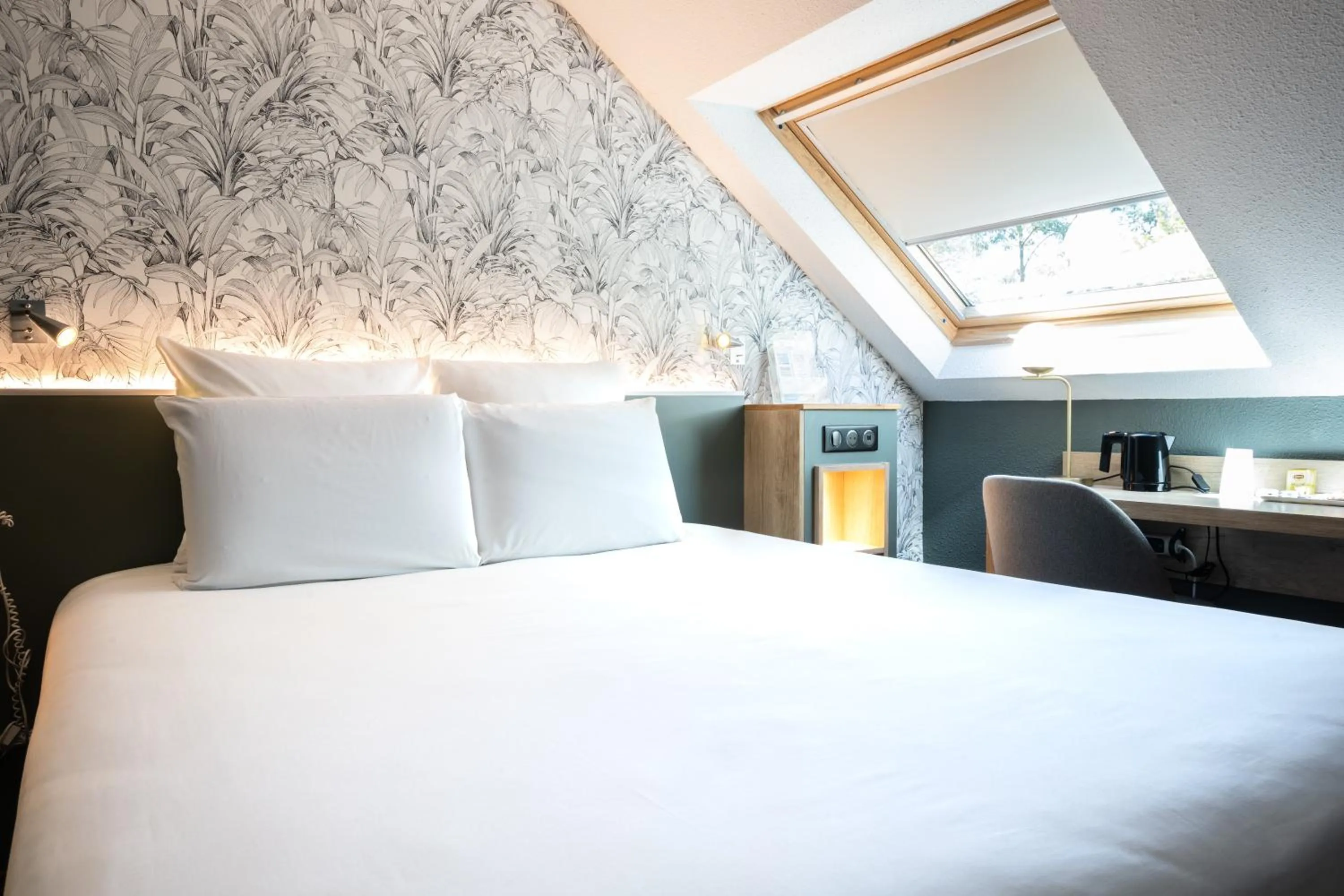 Bed in Kyriad Beaune