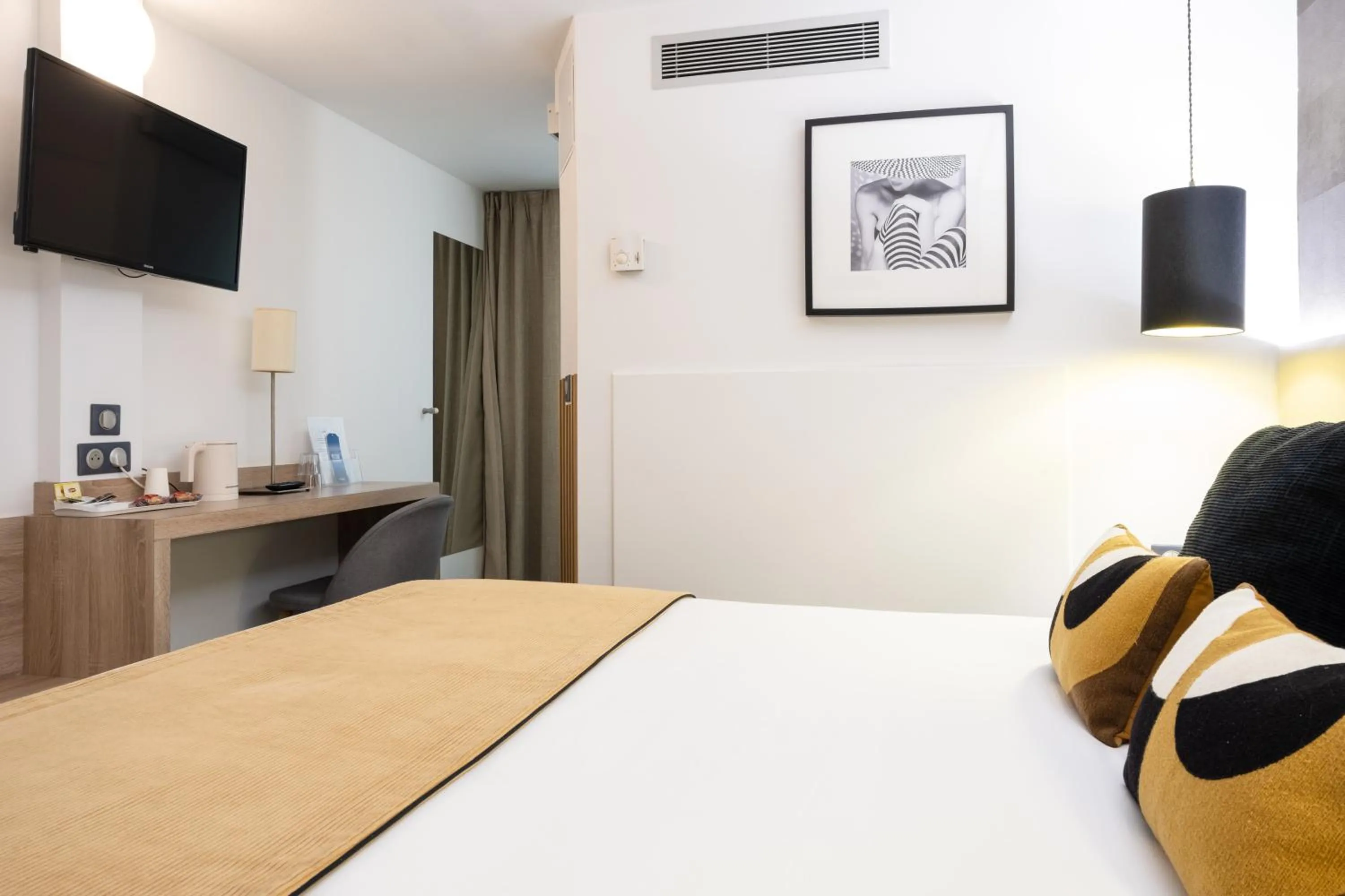 Bedroom, Bed in Kyriad Beaune