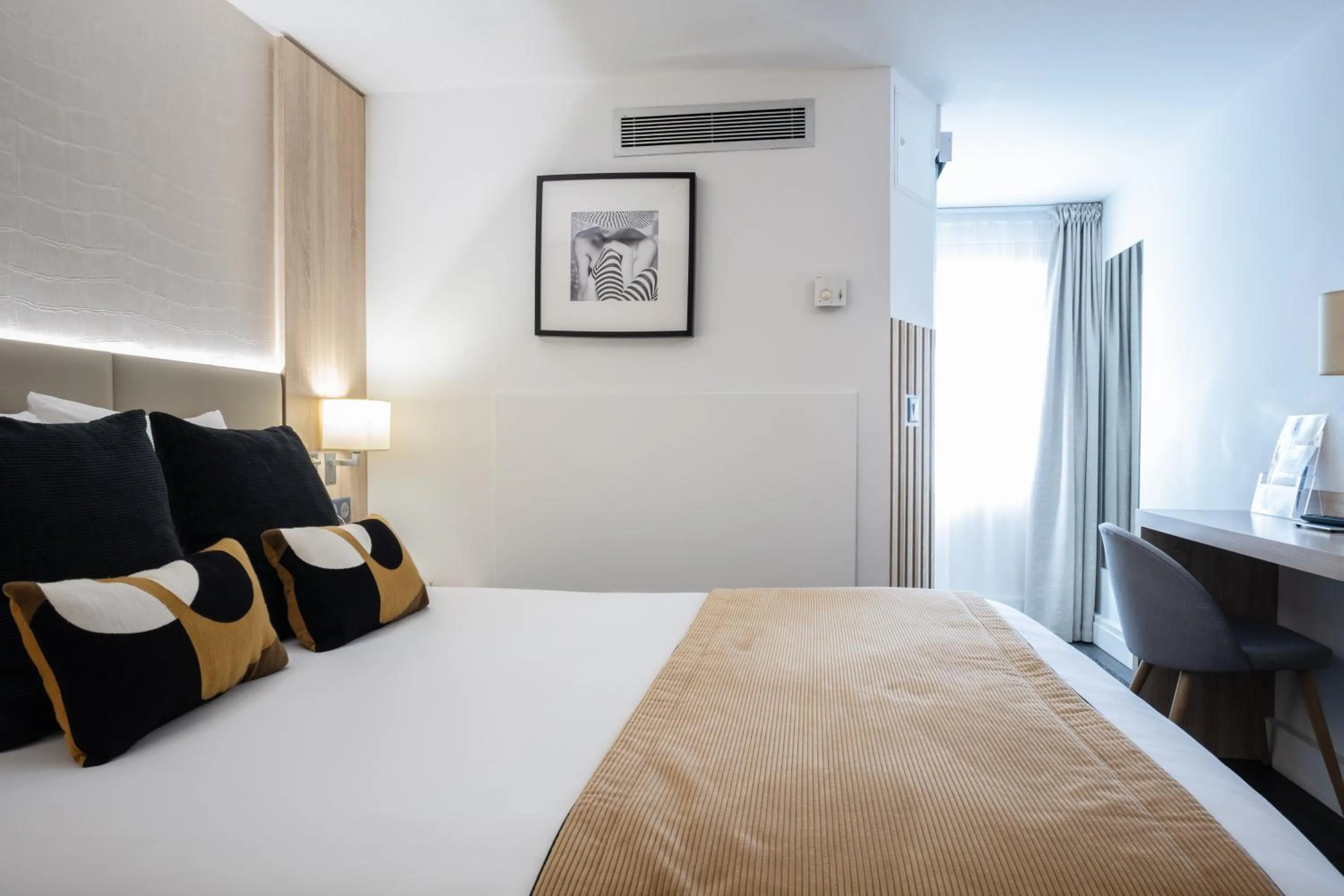 Photo of the whole room, Bed in Kyriad Beaune