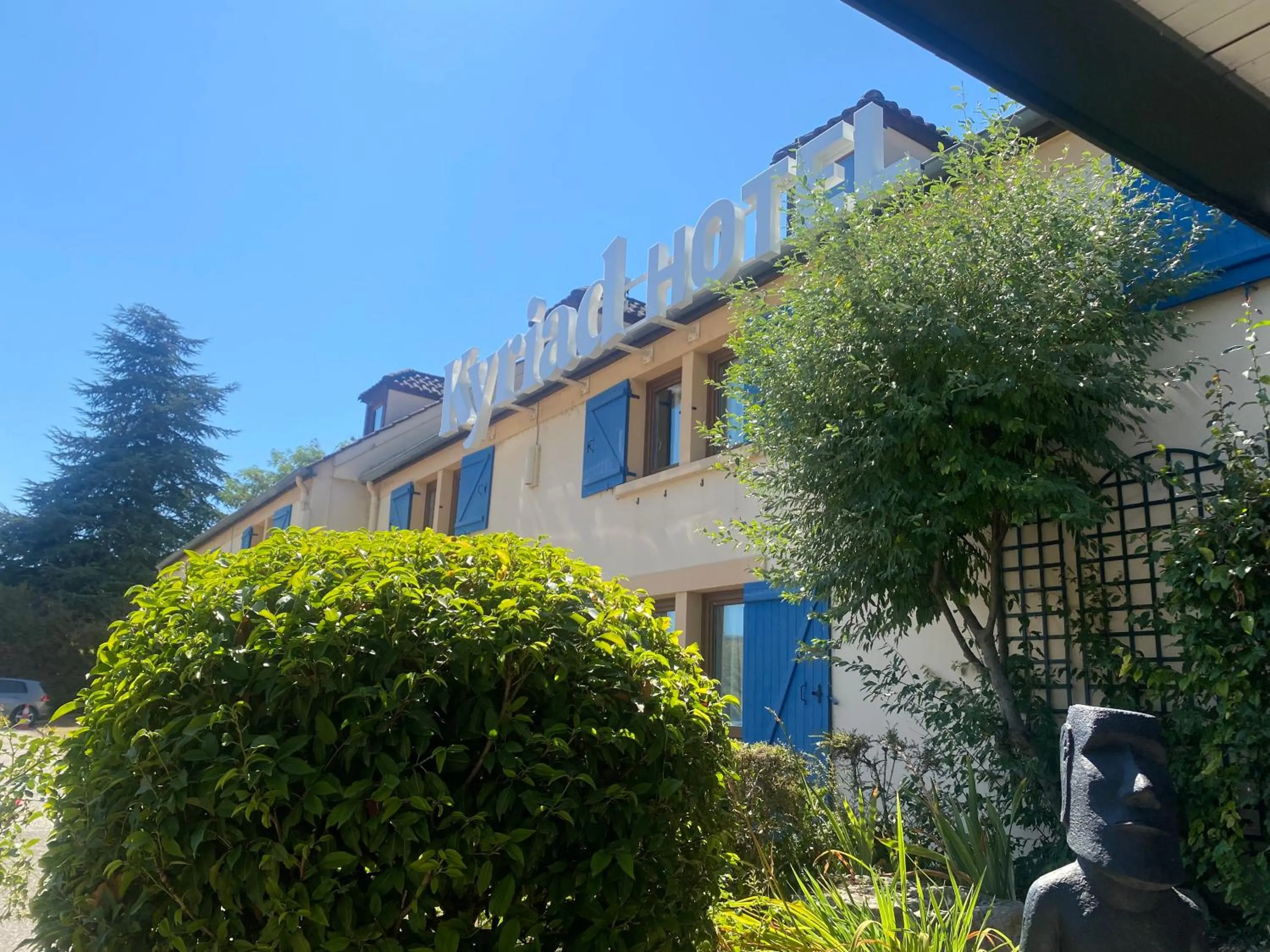 Property building in Kyriad Beaune