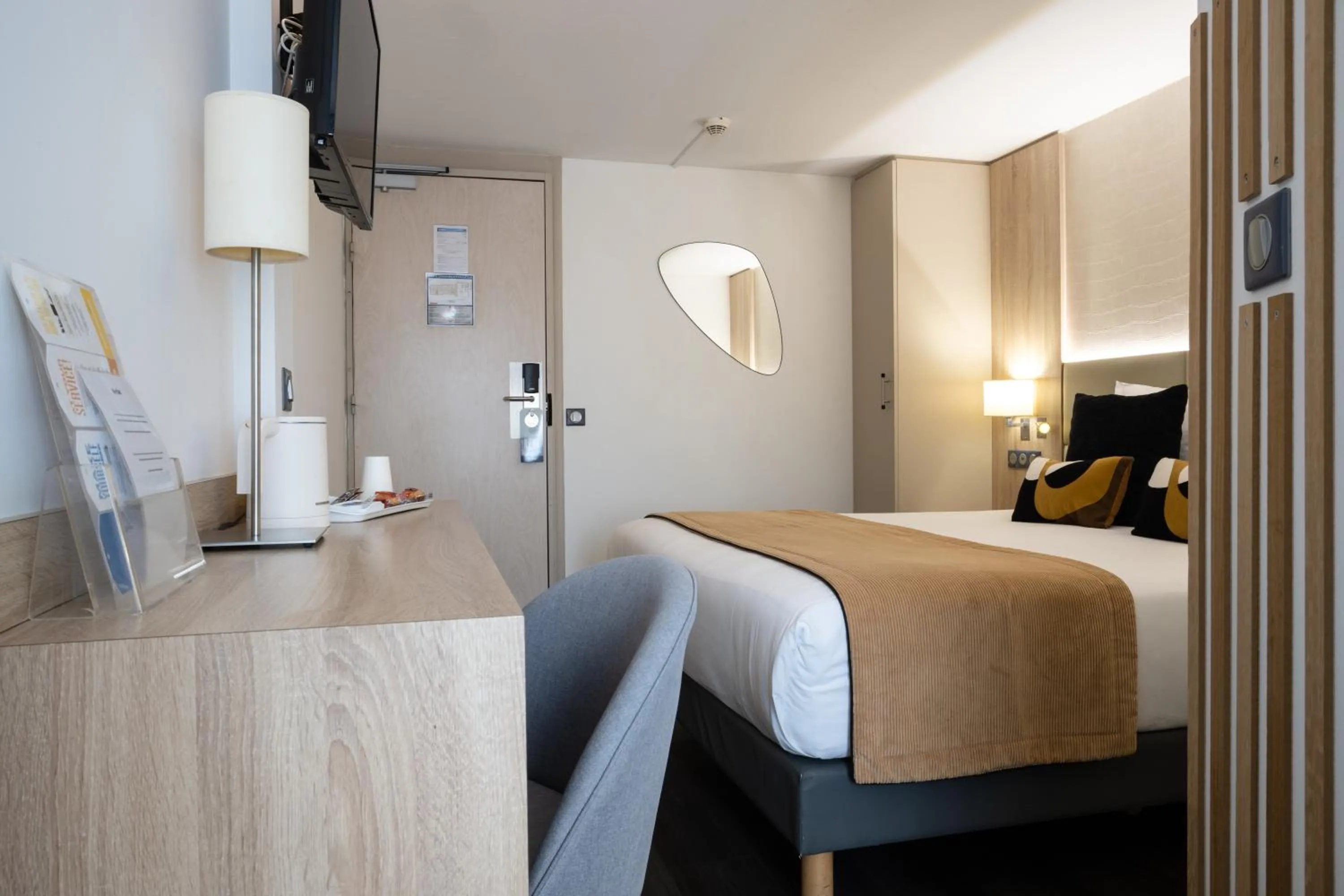 Photo of the whole room, Bed in Kyriad Beaune