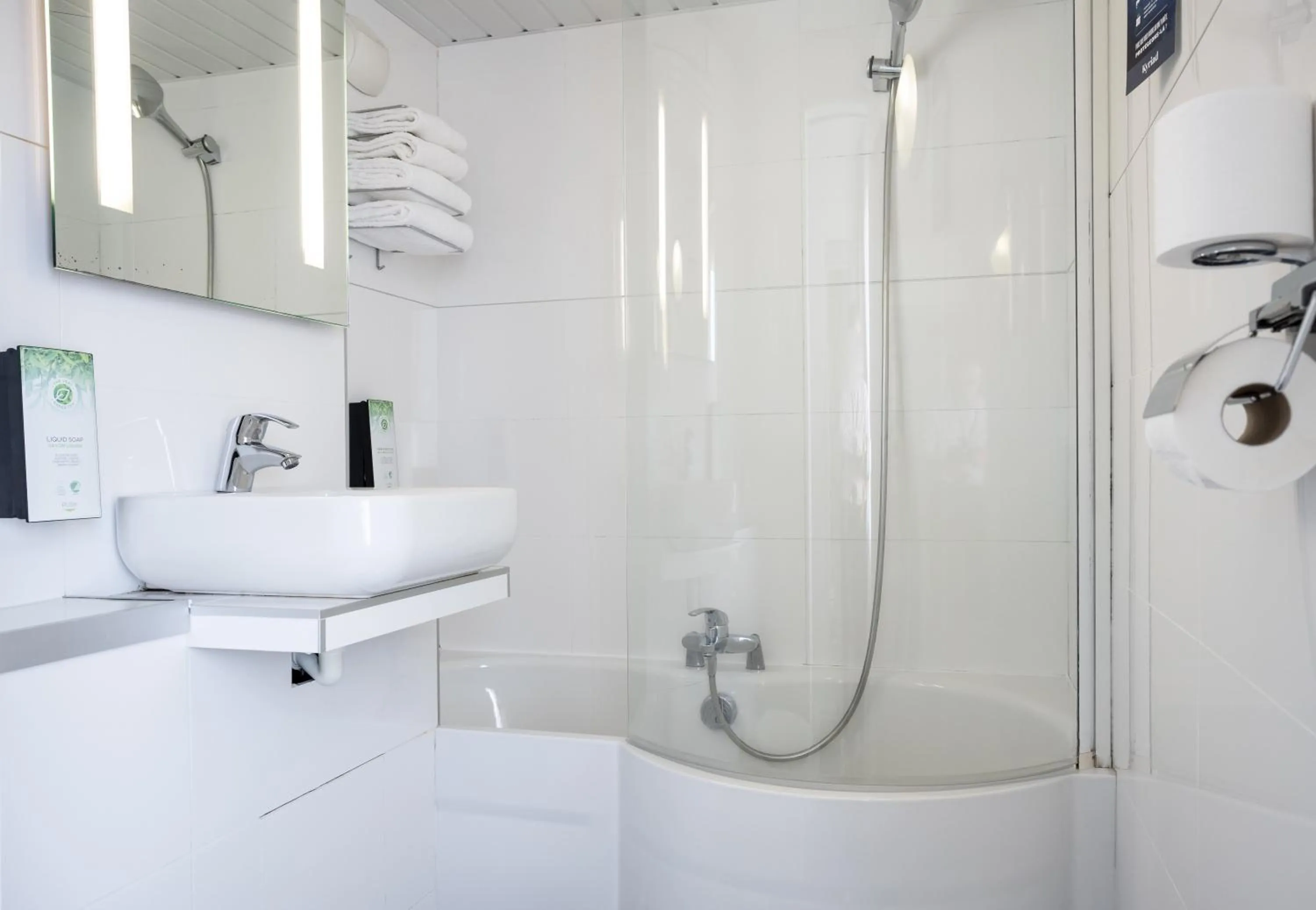 Bathroom in Kyriad Beaune