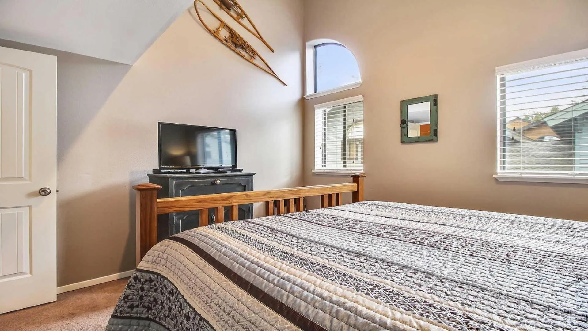 Bed in Powder Village E2