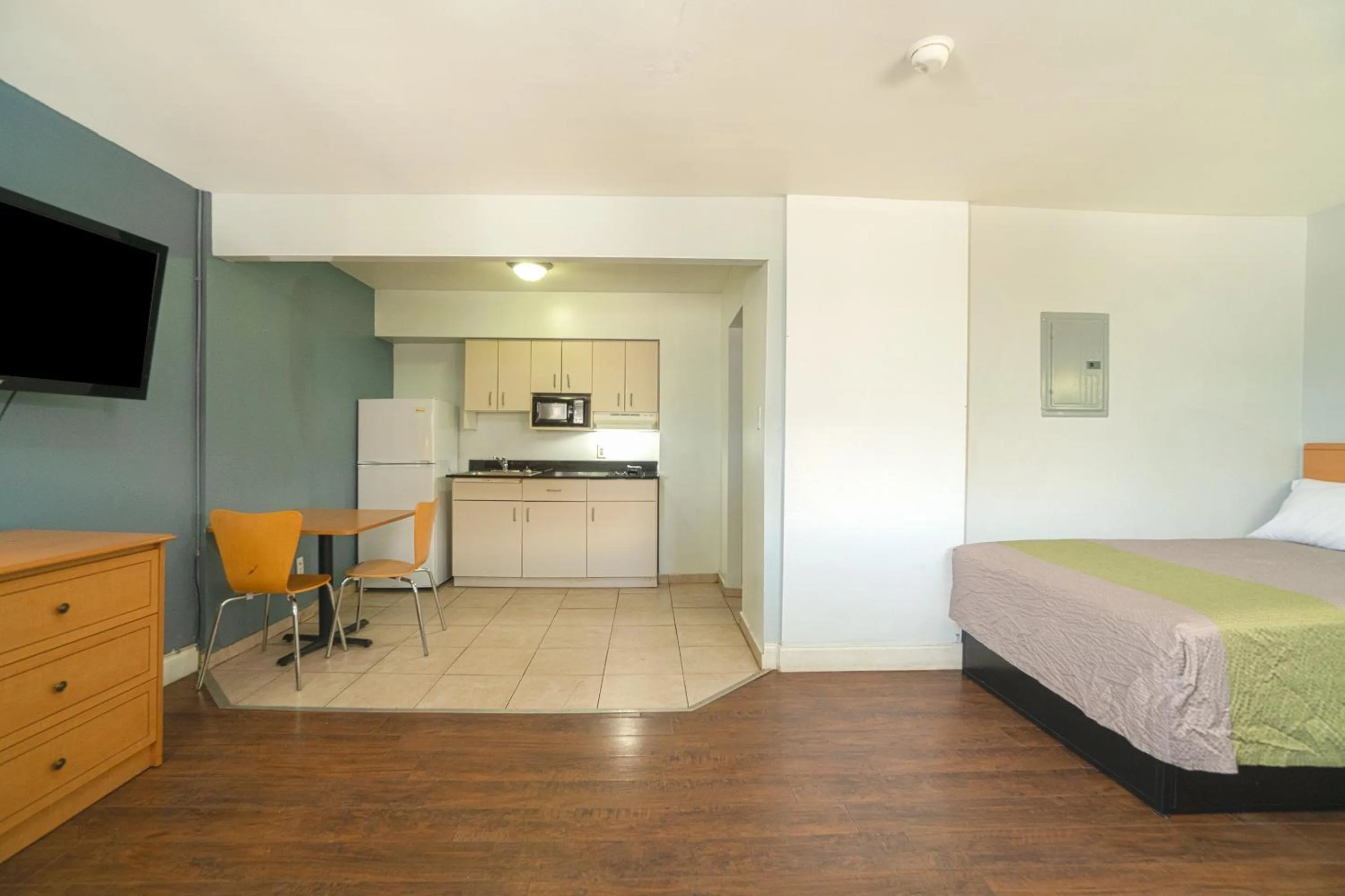 Bedroom in OYO Hotel Midland