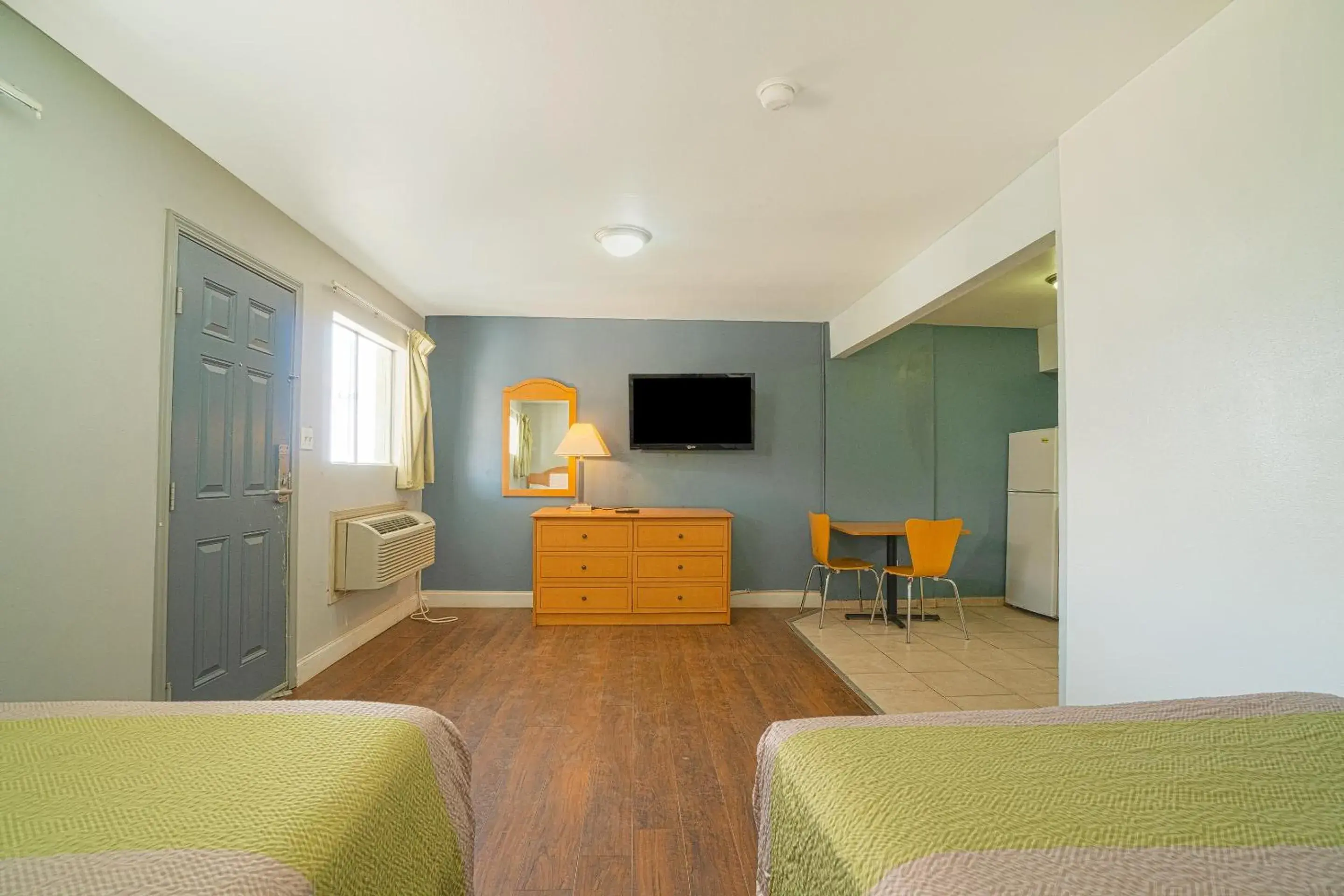 Bedroom in OYO Hotel Midland Bedroom in OYO Hotel Midland