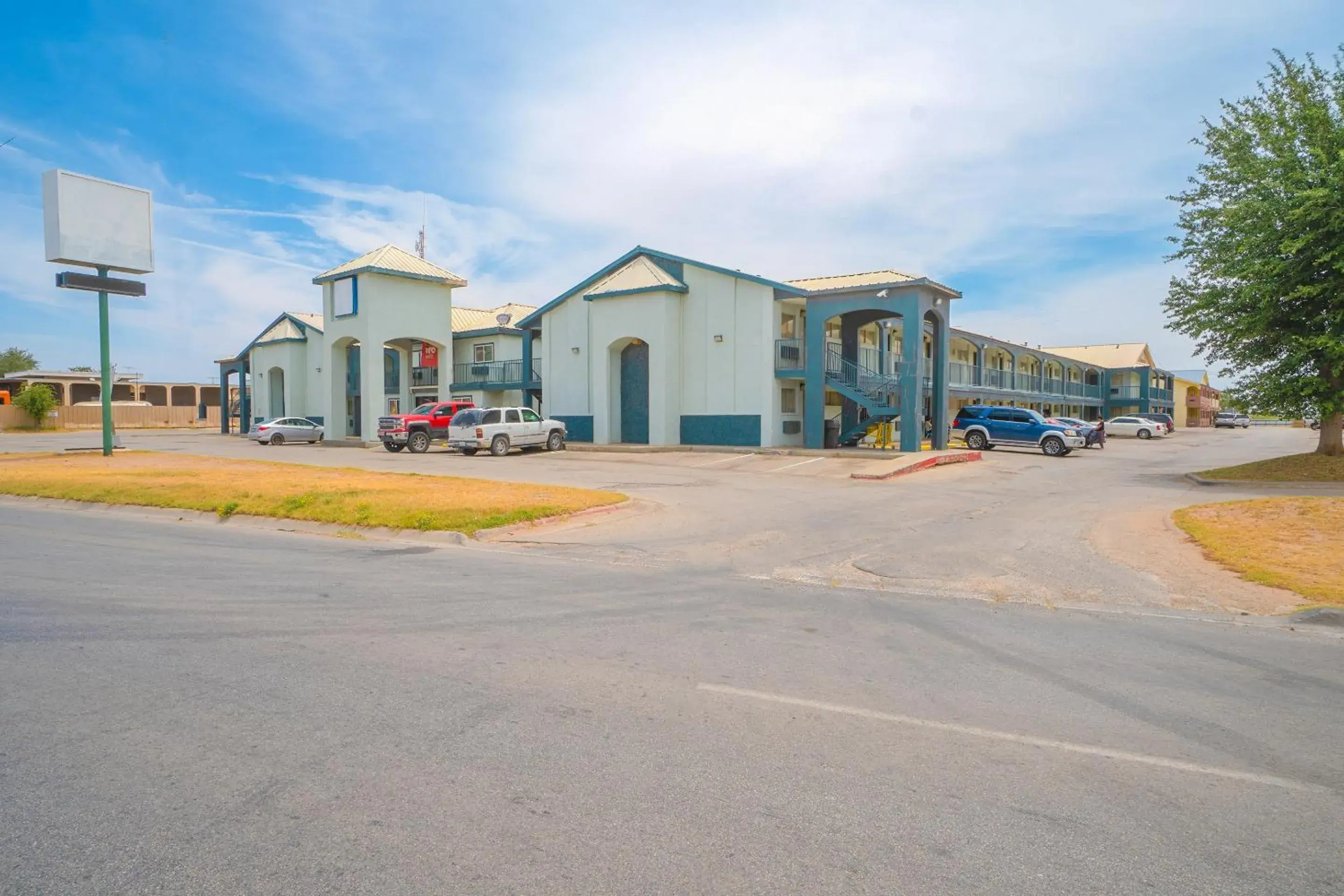 Facade/entrance in OYO Hotel Midland Facade/entrance in OYO Hotel Midland