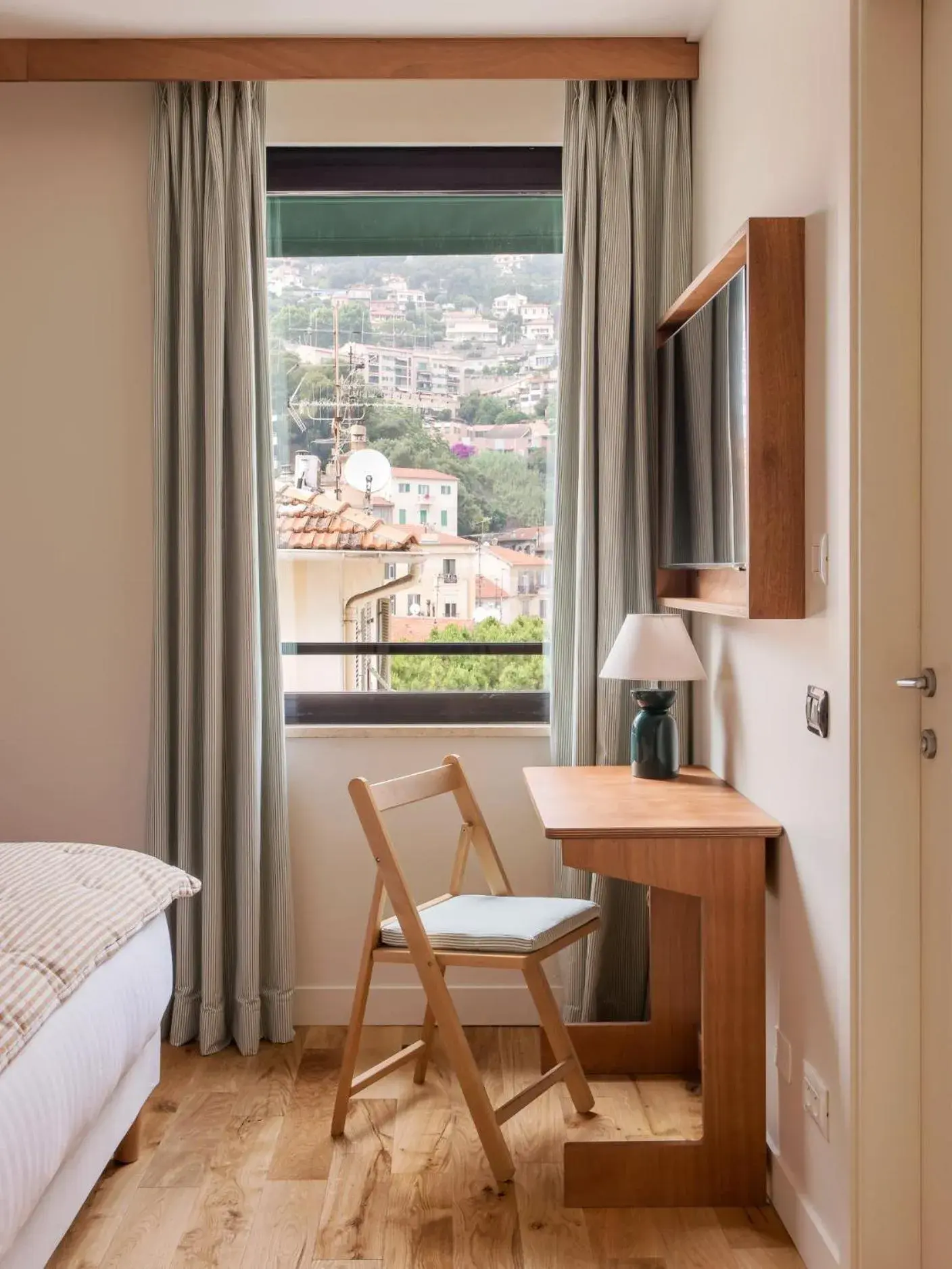 View (from property/room), Bed in Alfred Hotels Monaco - ex Forum - Hôtel rénové View (from property/room), Bed in Alfred Hotels Monaco - ex Forum - Hôtel rénové