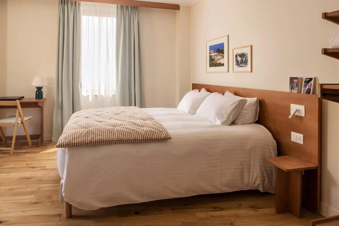 Photo of the whole room, Bed in Alfred Hotels Monaco - Hôtel rénové