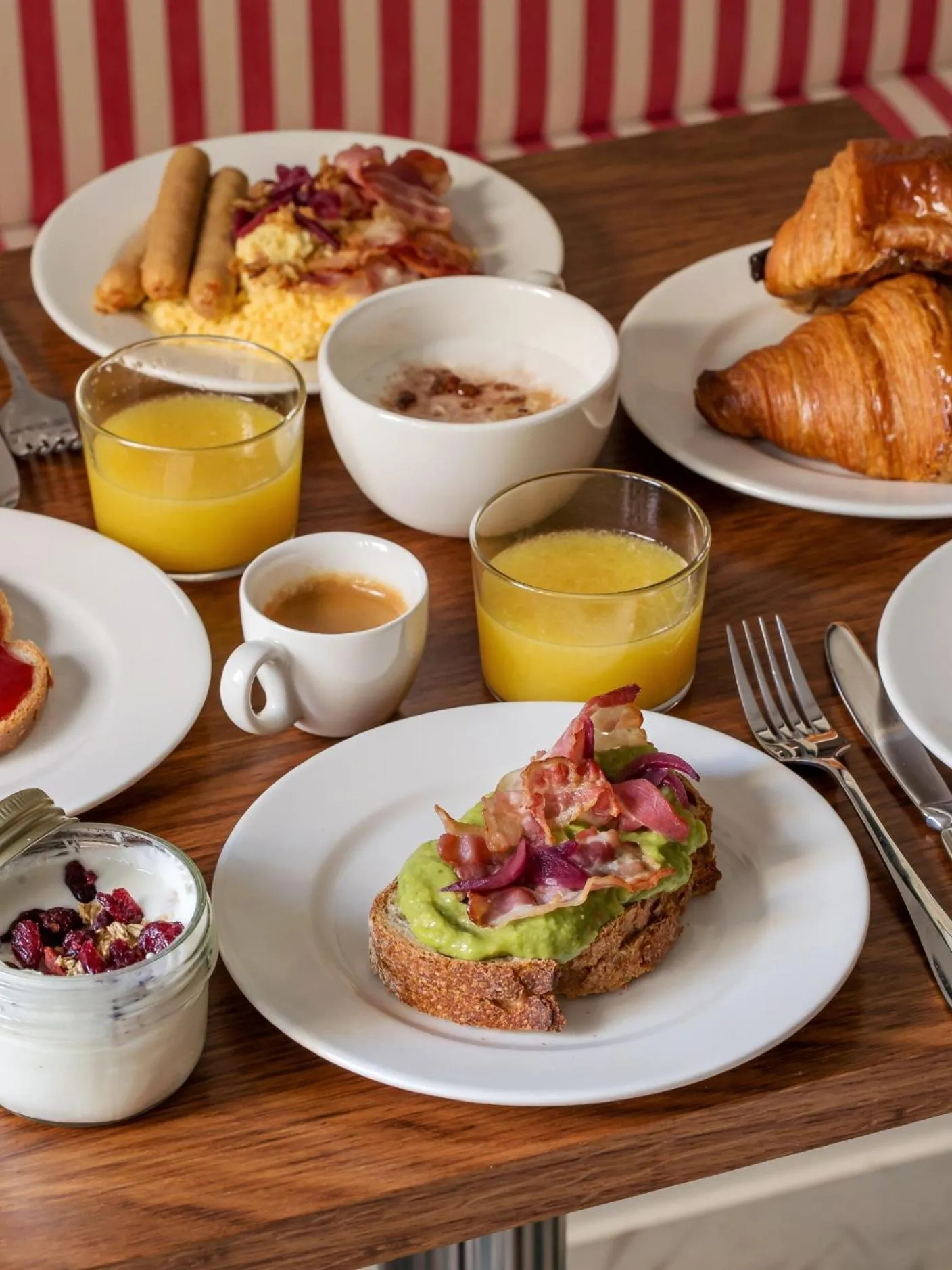 Breakfast in Alfred Hotels Monaco - Hôtel rénové