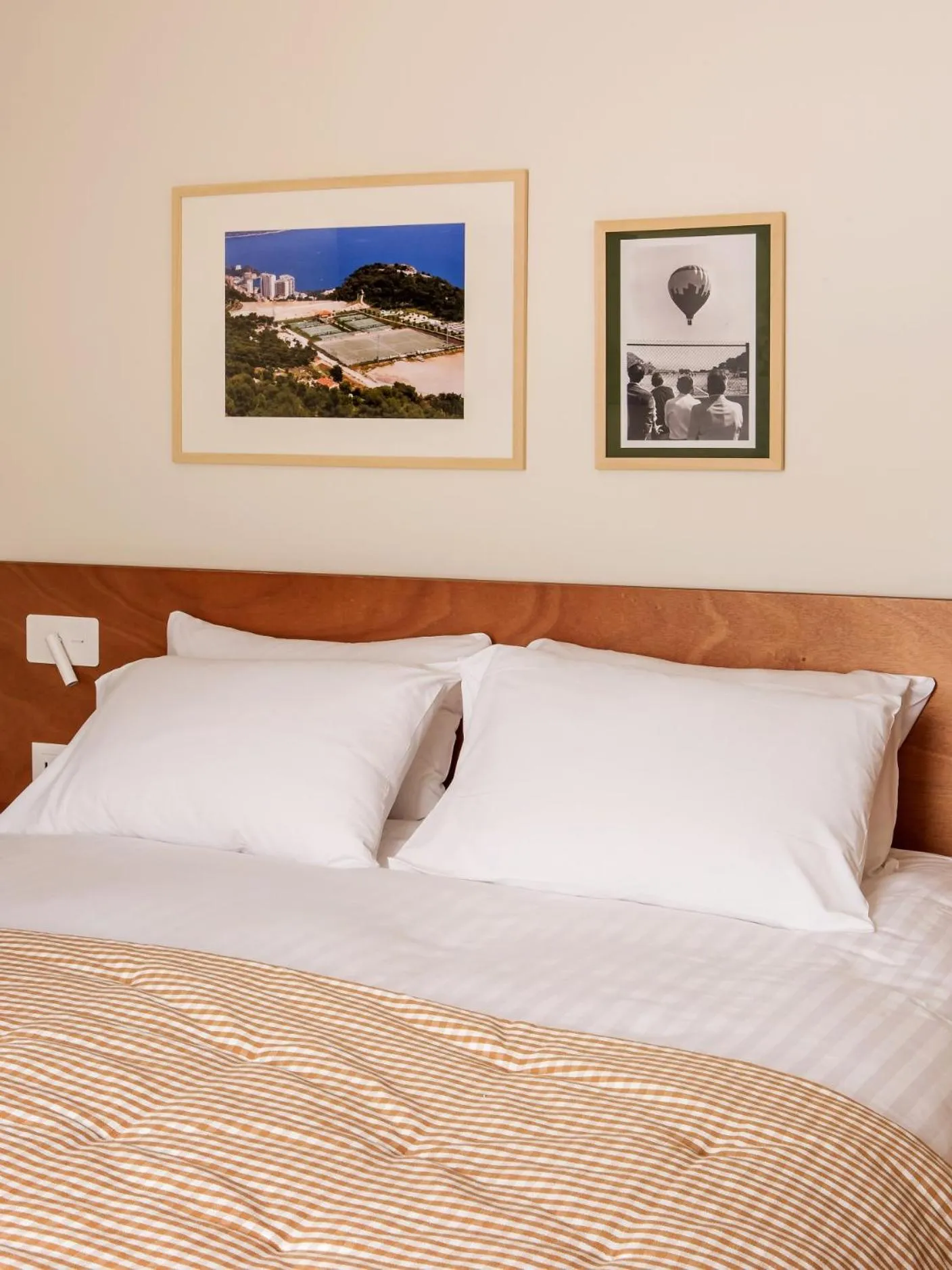 Bed in Alfred Hotels Monaco - Hôtel rénové