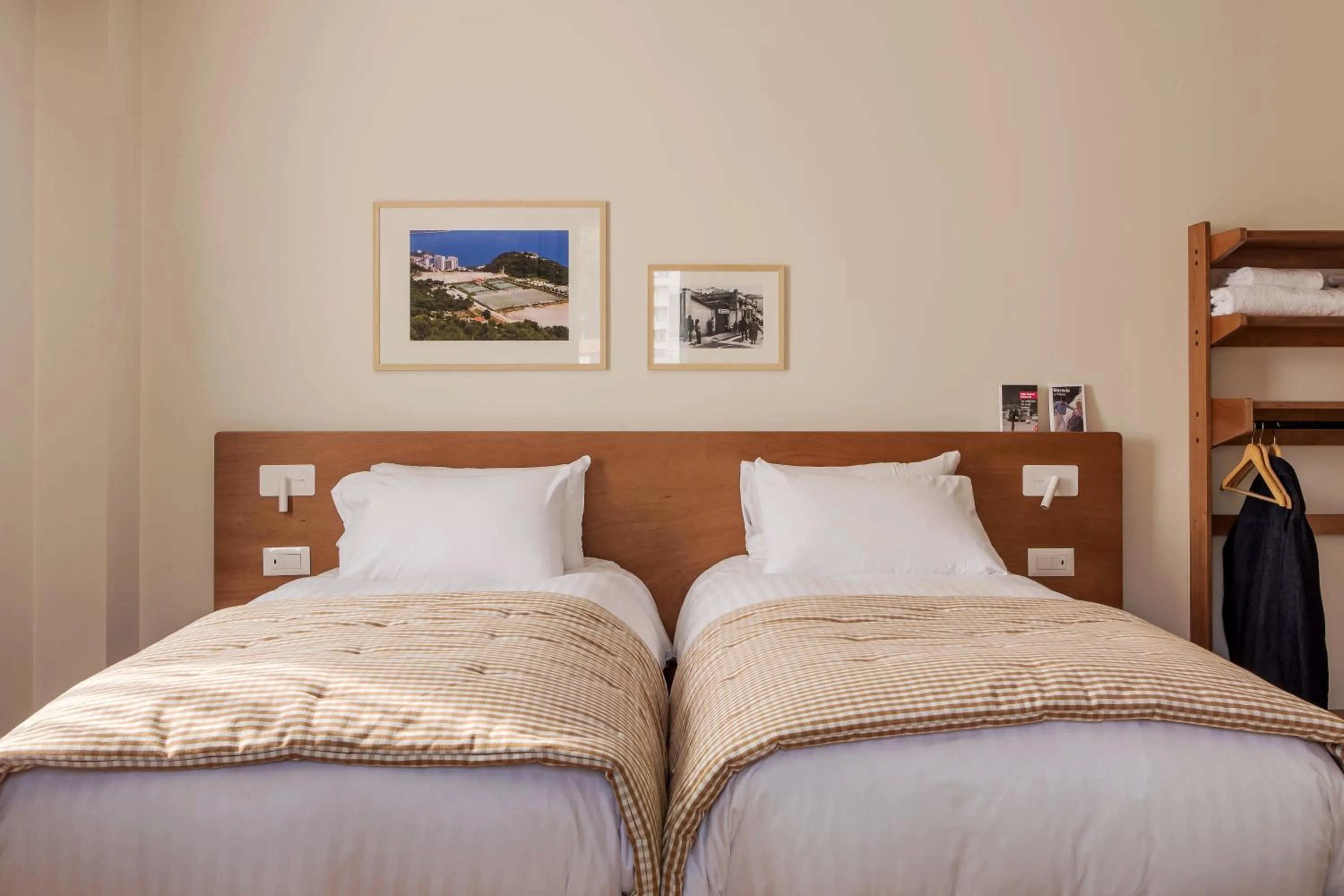 Bedroom, Bed in Alfred Hotels Monaco - Hôtel rénové