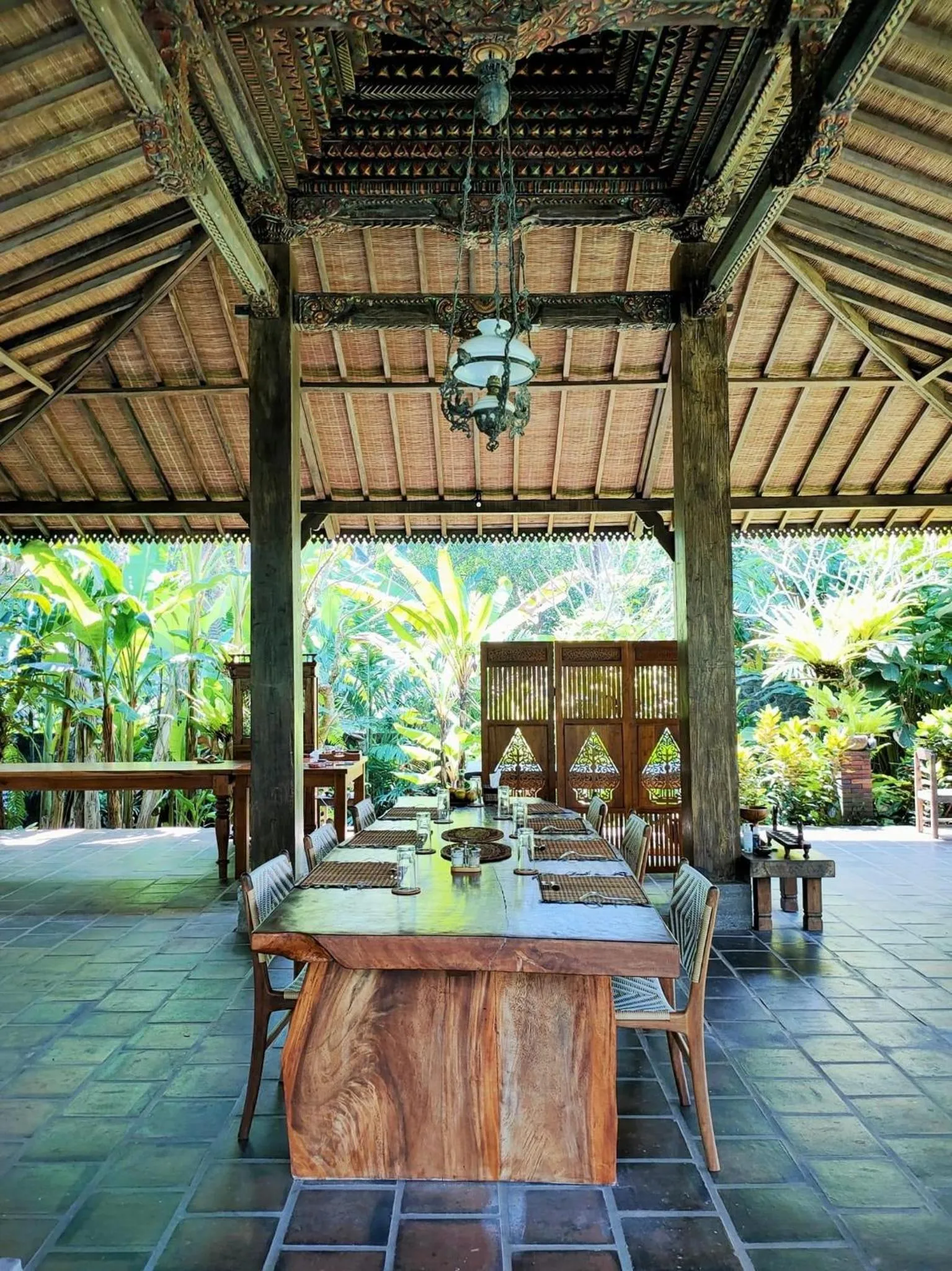 Restaurant/places to eat in Alas Arum Ecolodge