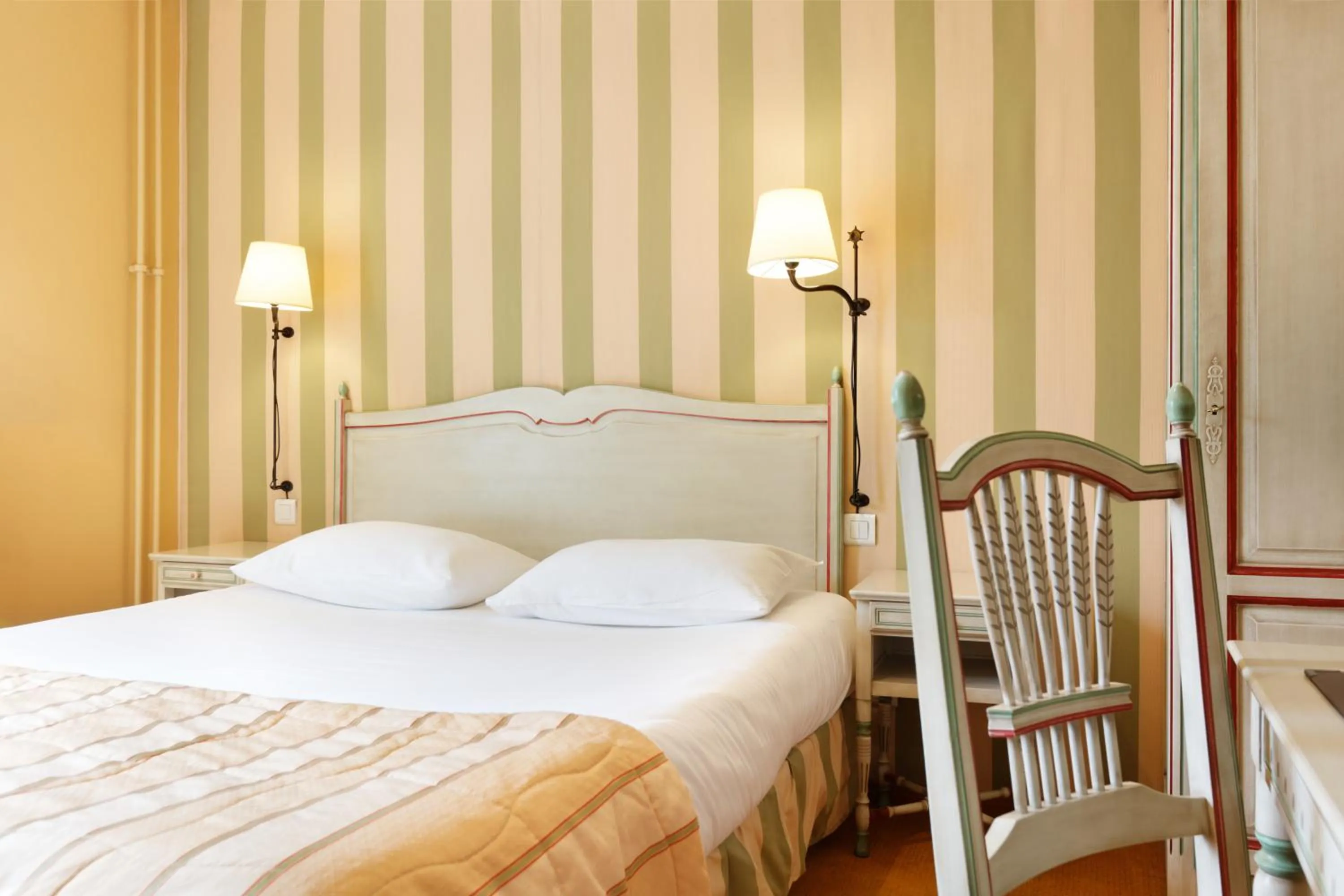 Bedroom, Bed in Logis Hôtel Beauséjour Colmar