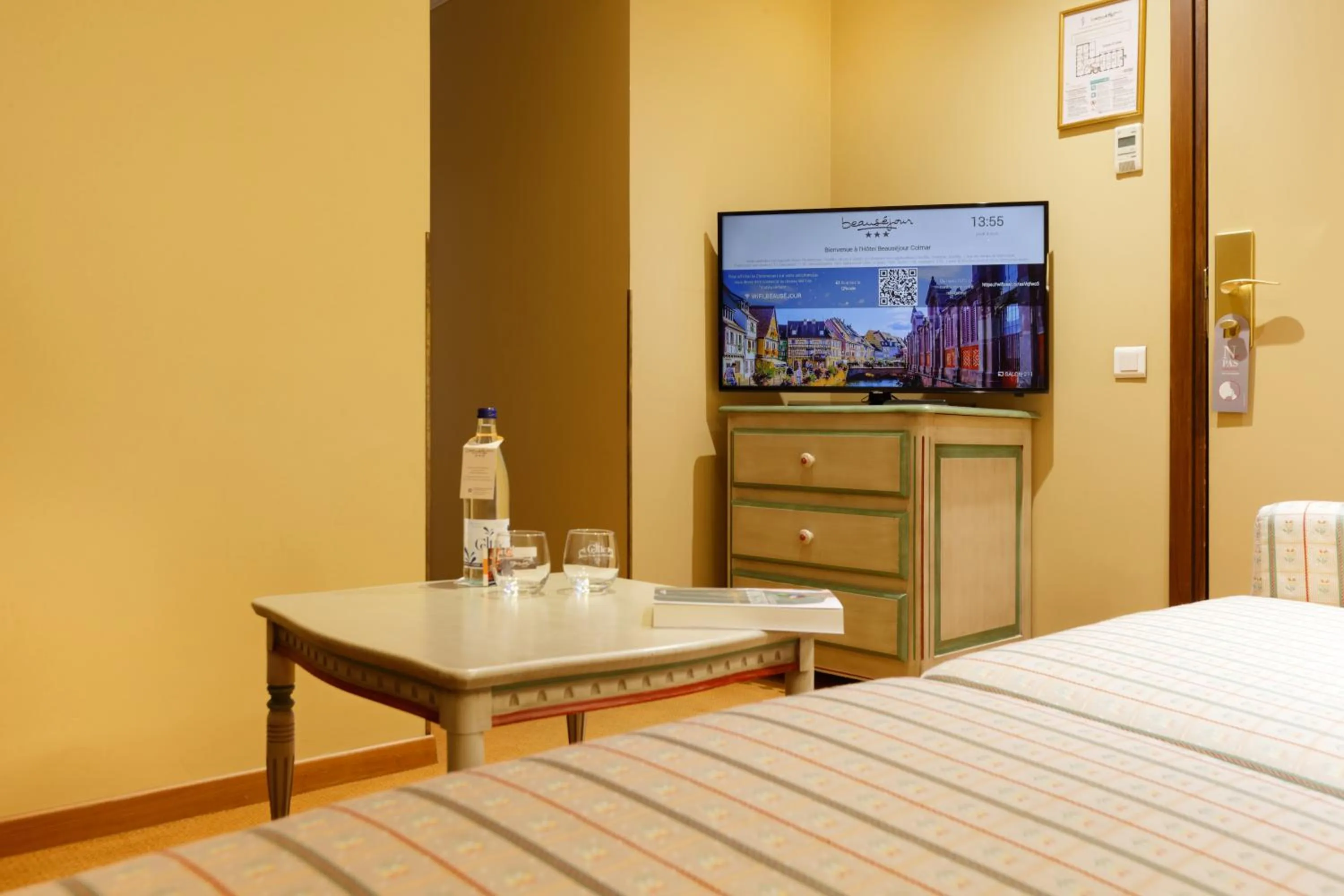 Bedroom, Bed in Logis Hôtel Beauséjour Colmar