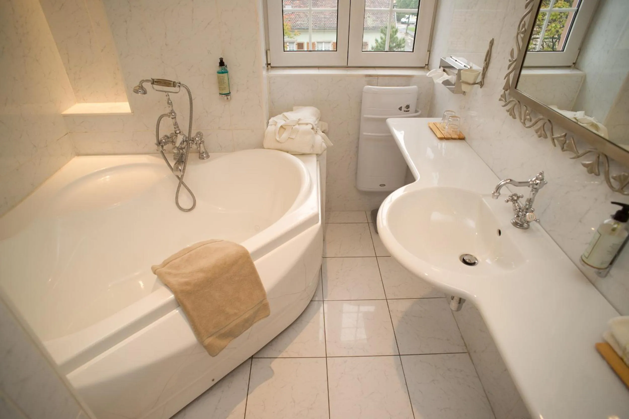 Bathroom in Logis Hôtel Beauséjour Colmar