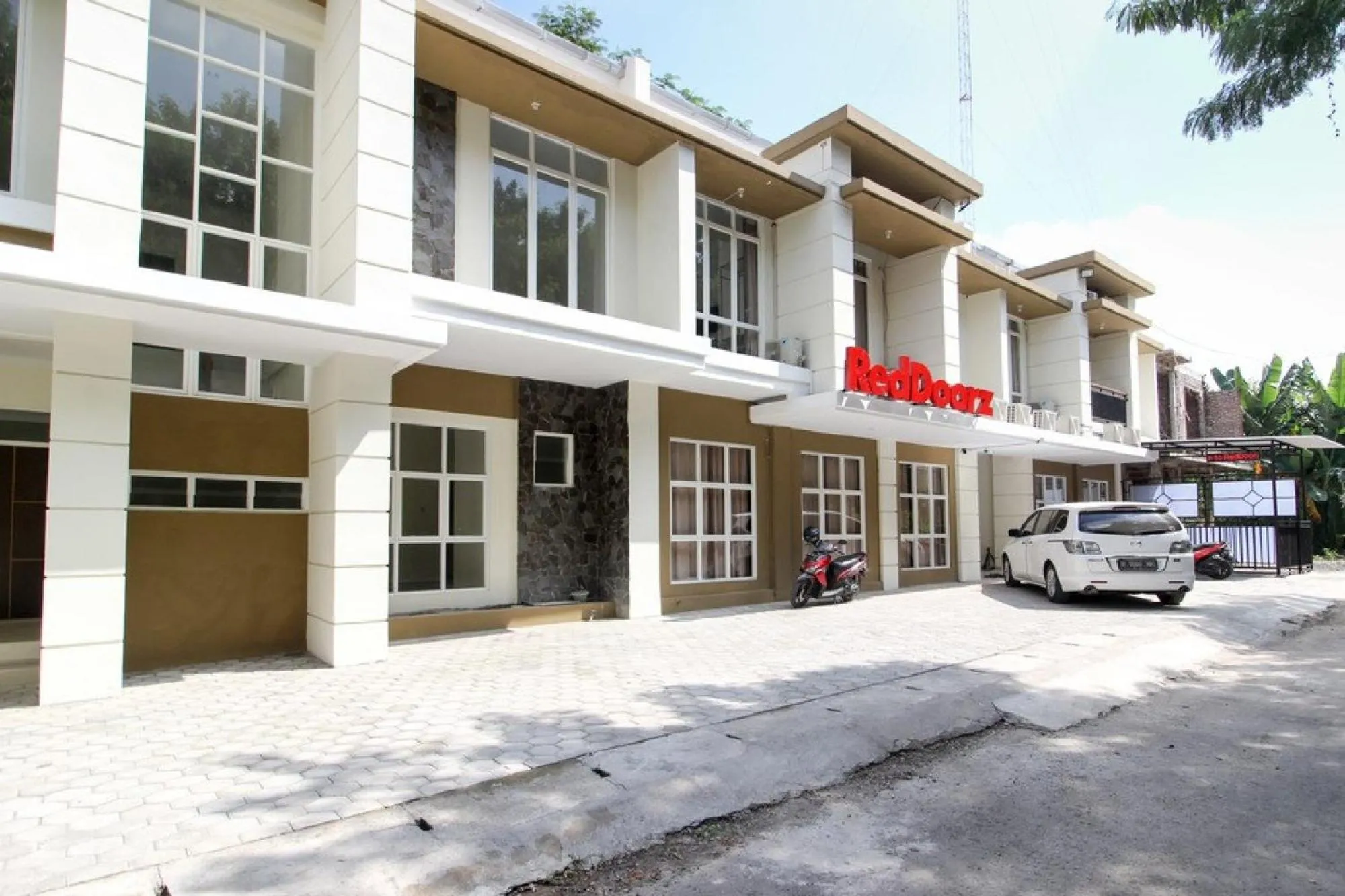 Facade/entrance in RedDoorz near Jogja City Mall 3