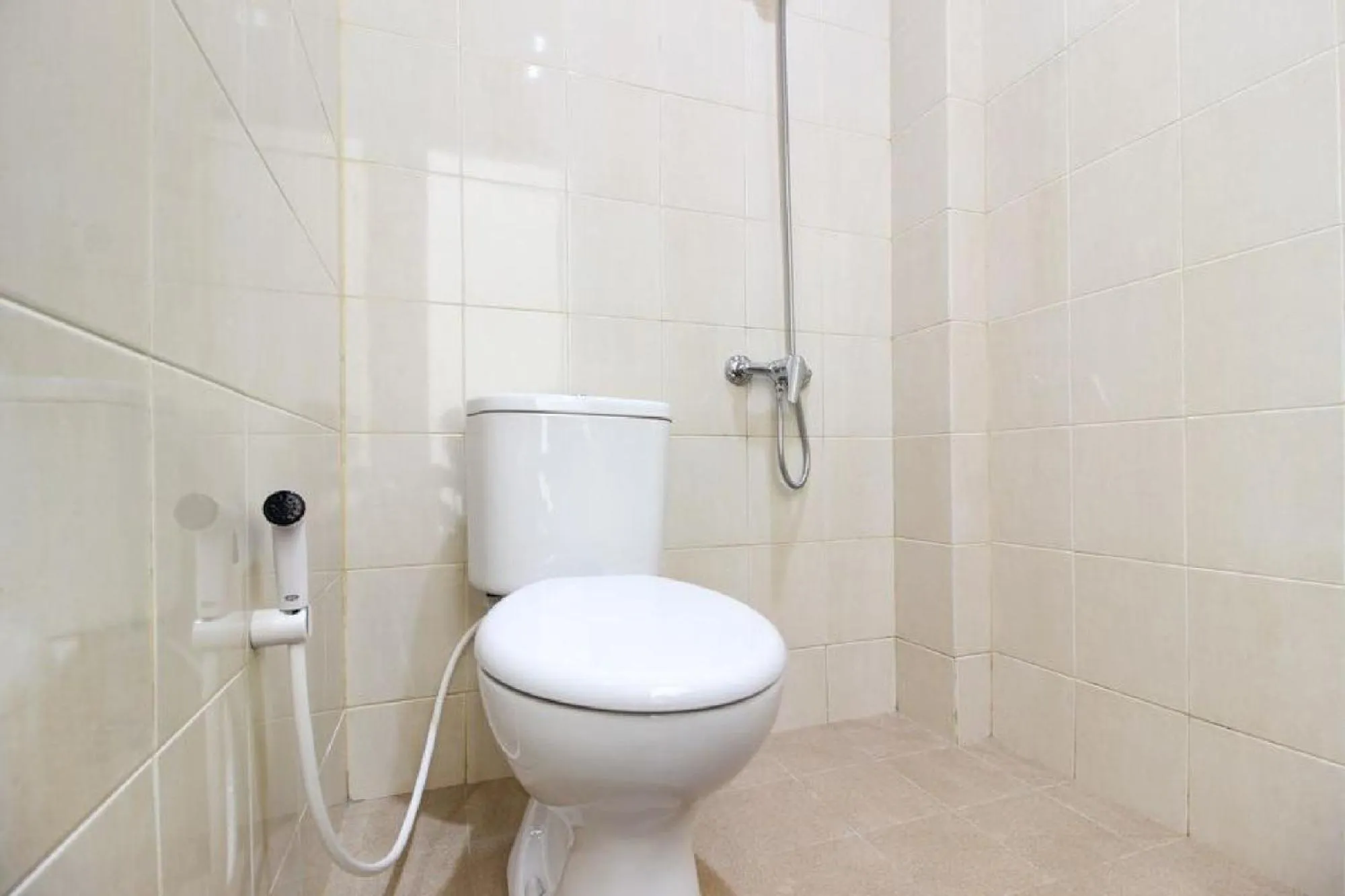 Bathroom in RedDoorz near Jogja City Mall 3