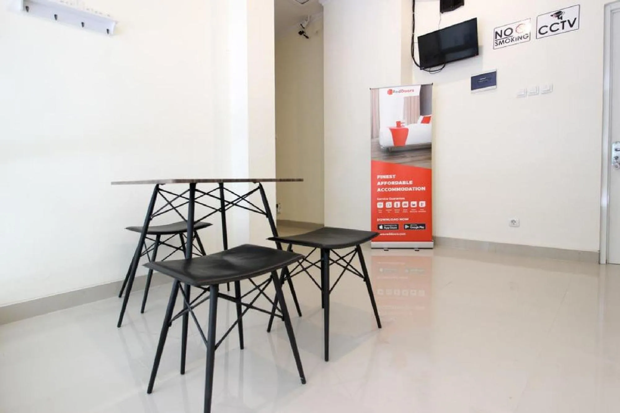 Seating area in RedDoorz near Jogja City Mall 3